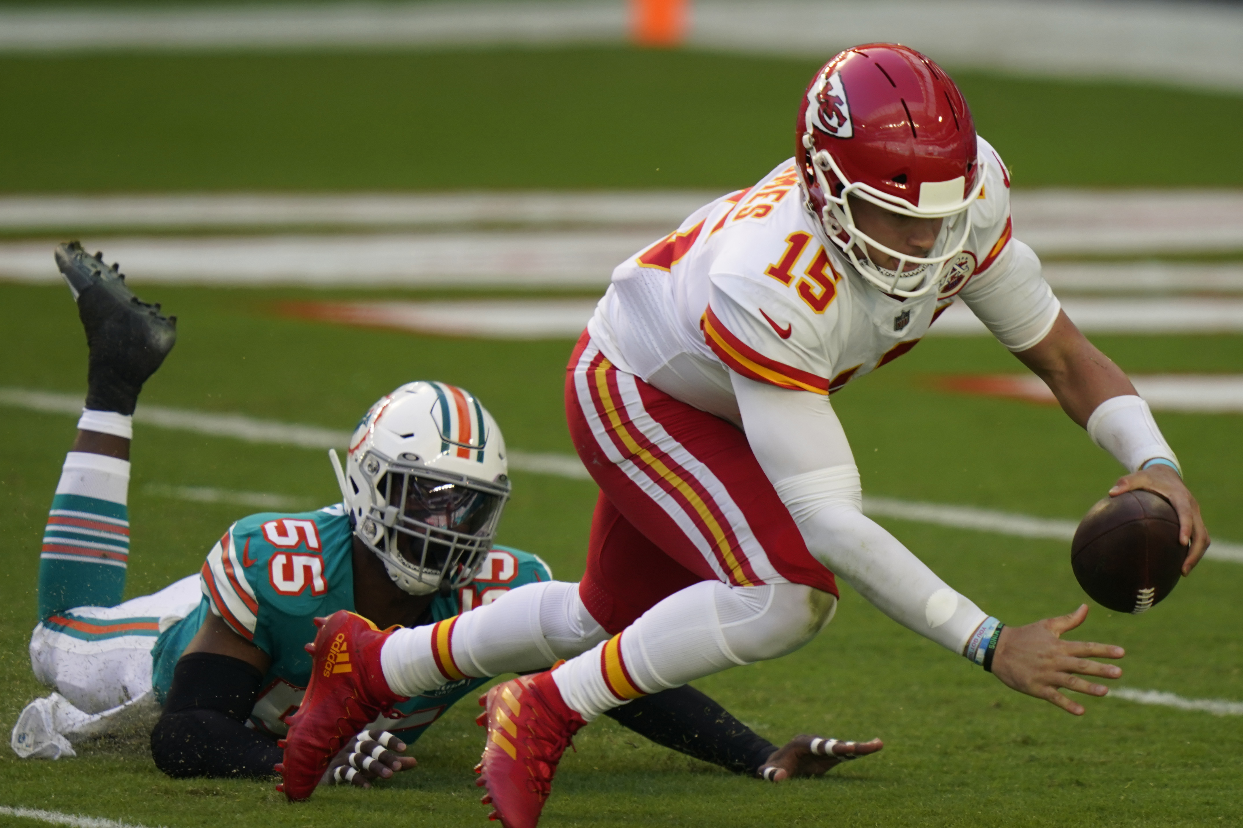 Kansas City Chiefs 33-27 Miami Dolphins: Patrick Mahomes overcomes  turnovers in comeback win, NFL News