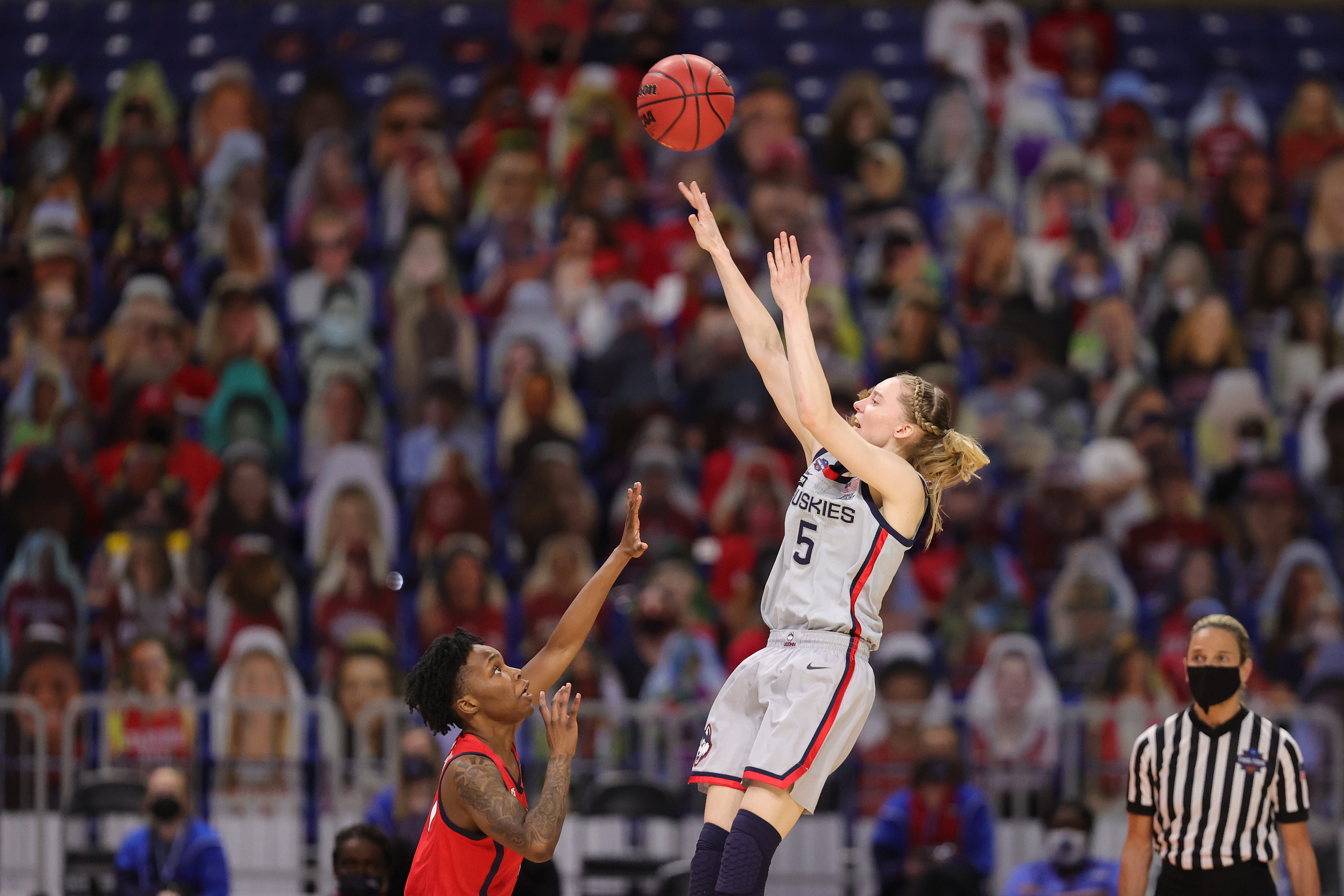 In ESPYs acceptance speech, UConn star Paige Bueckers calls out racial  injustice - The Boston Globe