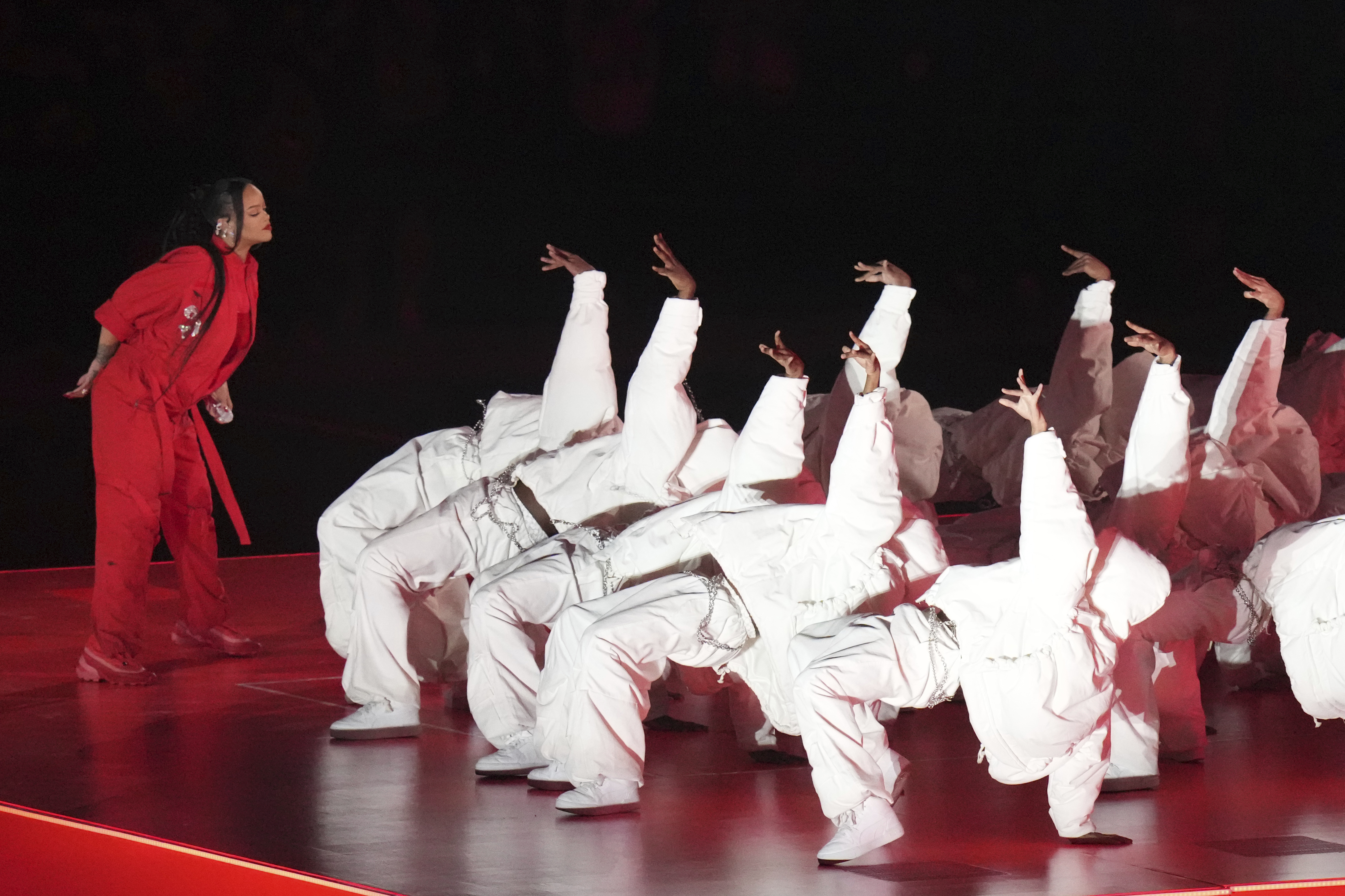 Rihanna's Super Bowl halftime show was a hit-filled vision of red and white  - The Globe and Mail