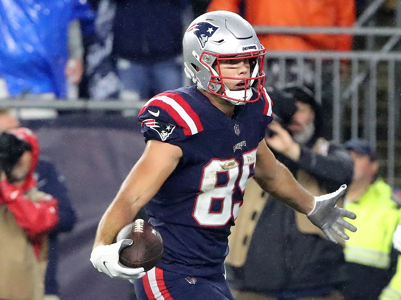 Patriots TE Hunter Henry on the impact of yesterday's weather