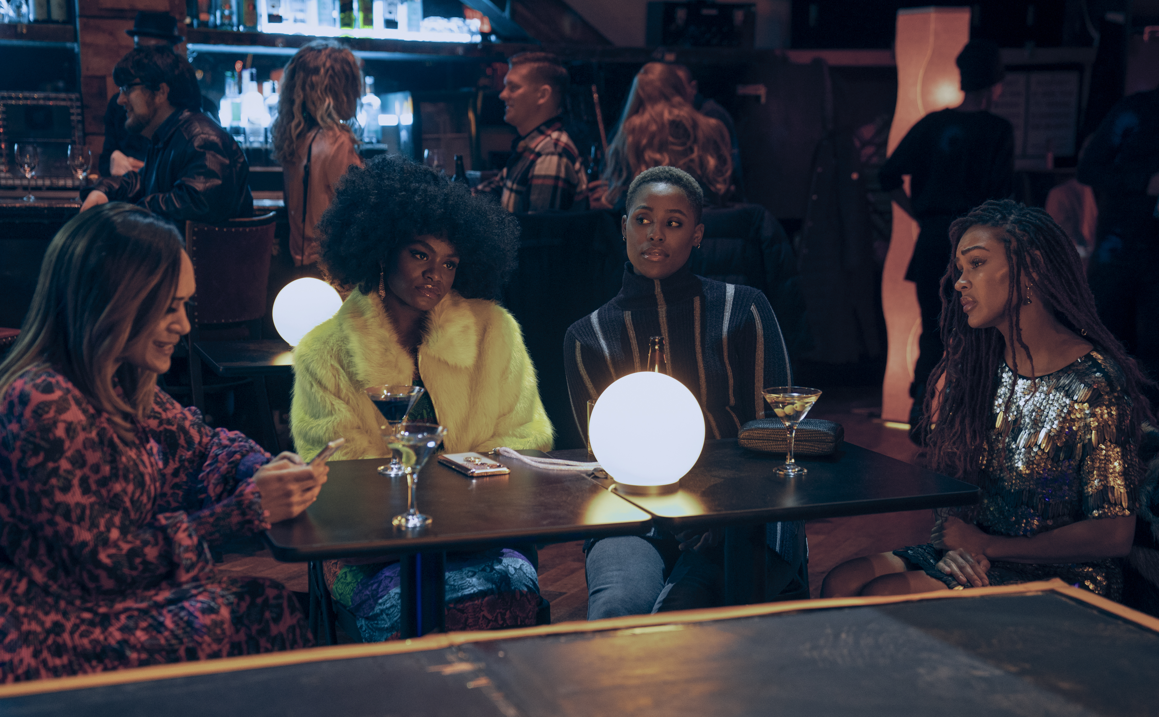 De gauche à droite : Grace Byers, Shoniqua Shandai, Jerrie Johnson et Meagan Good dans Amazon's "Harlem."