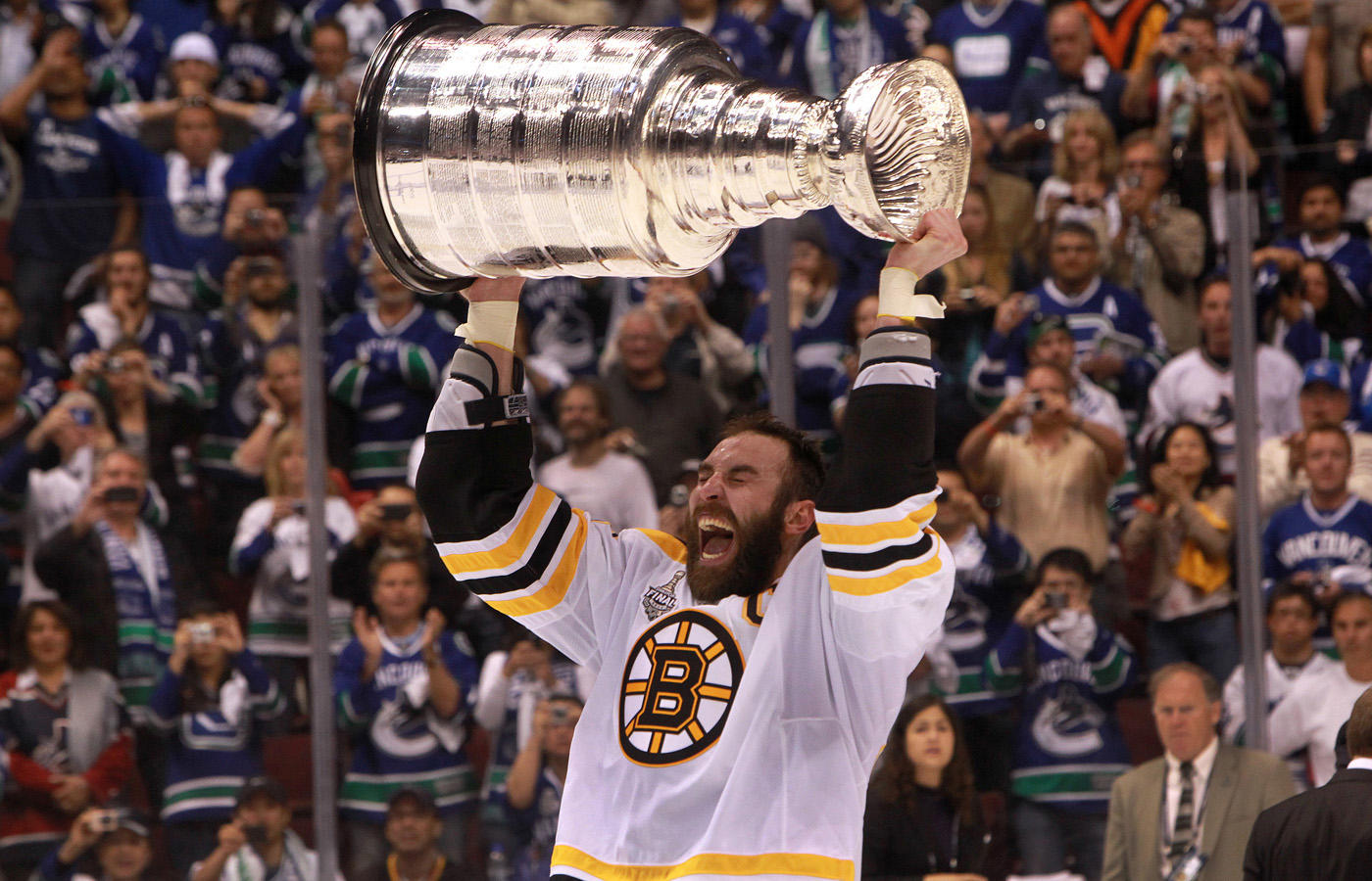 Bruins plan to honor Zdeno Chara after retirement decision