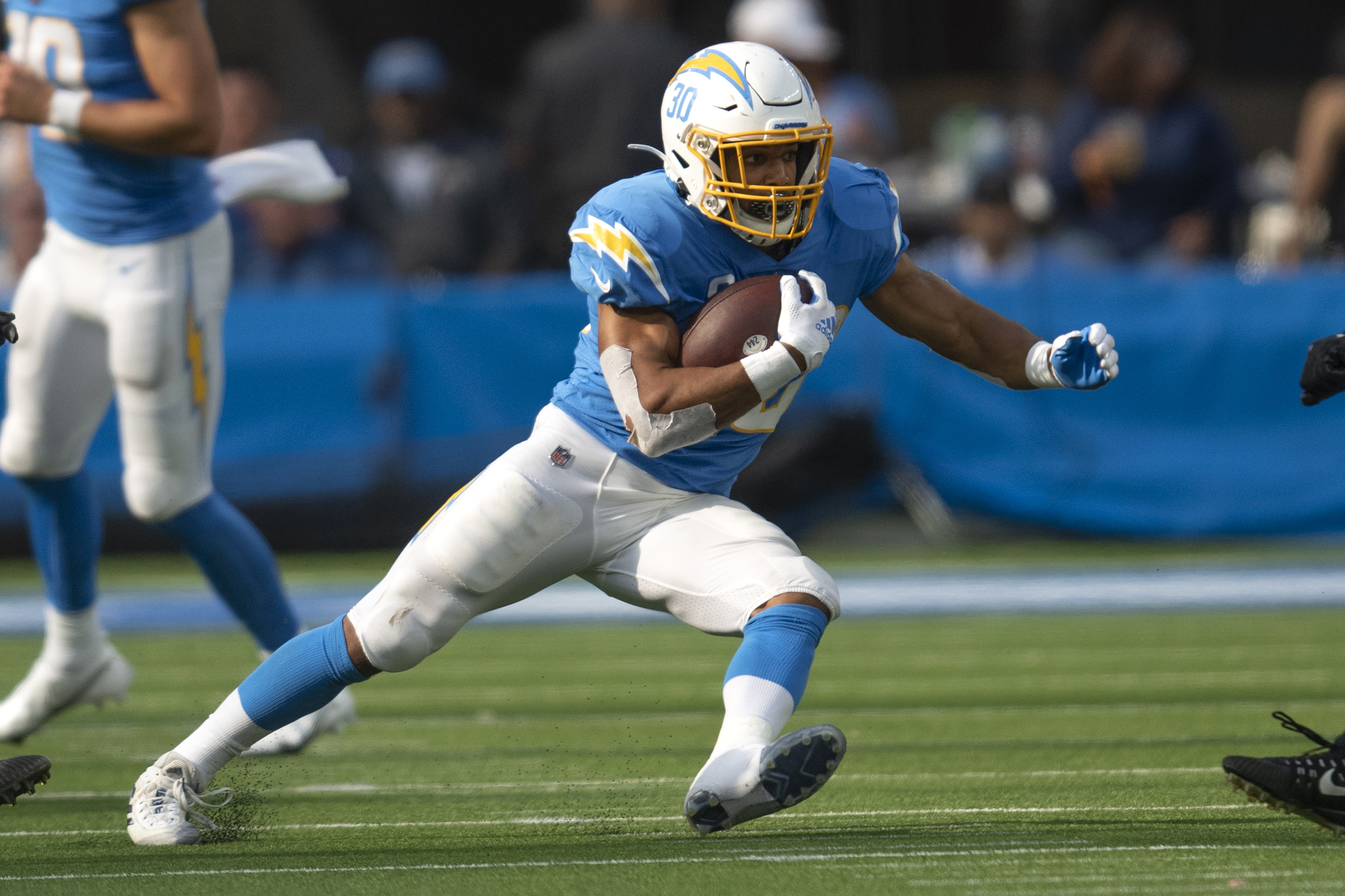 Chargers running back Austin Ekeler and 14 Patriots are questionable for  Sunday - The Boston Globe