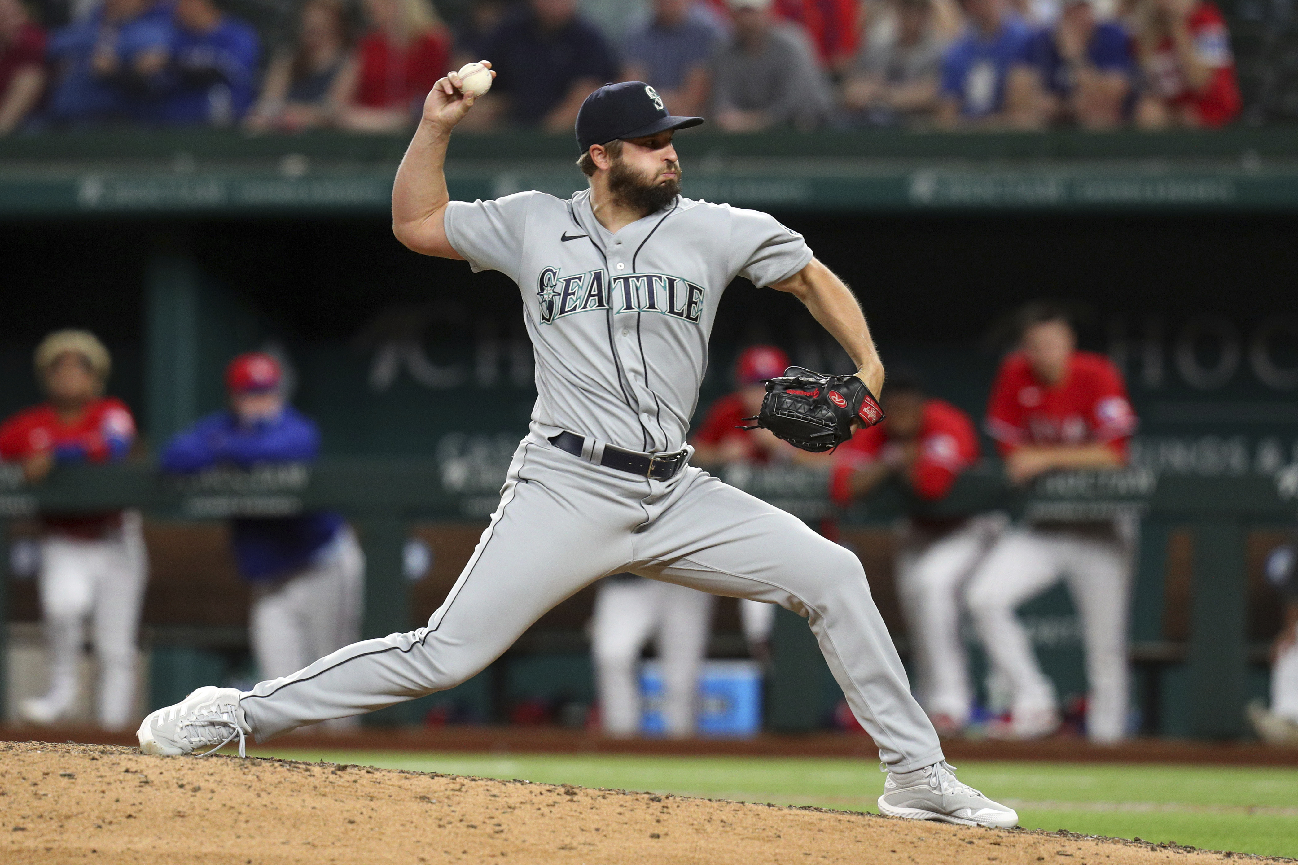 Brewers non-tender Daniel Vogelbach, John Curtiss