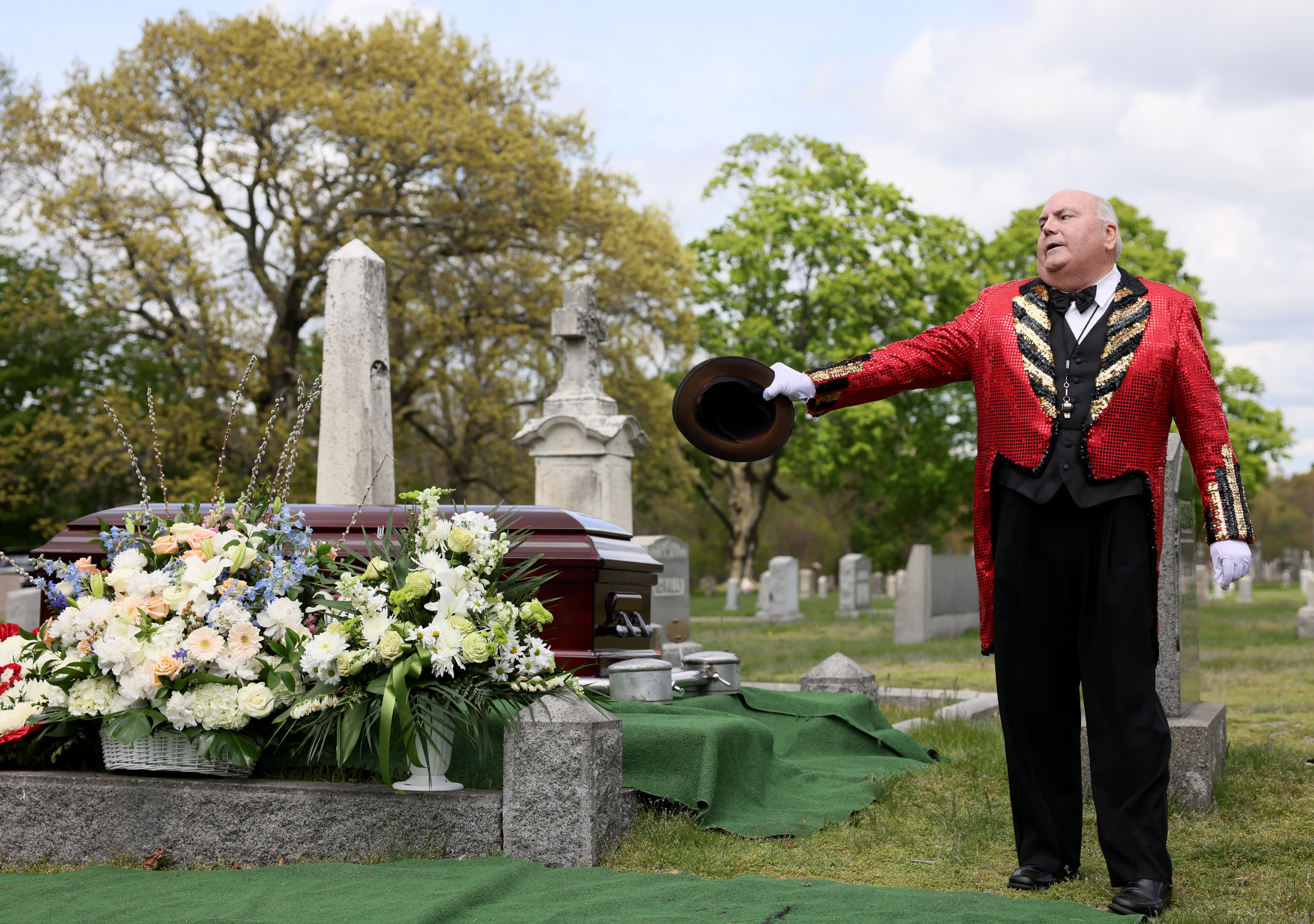 Like the funeral of a good friend': Fans say farewell to Globe