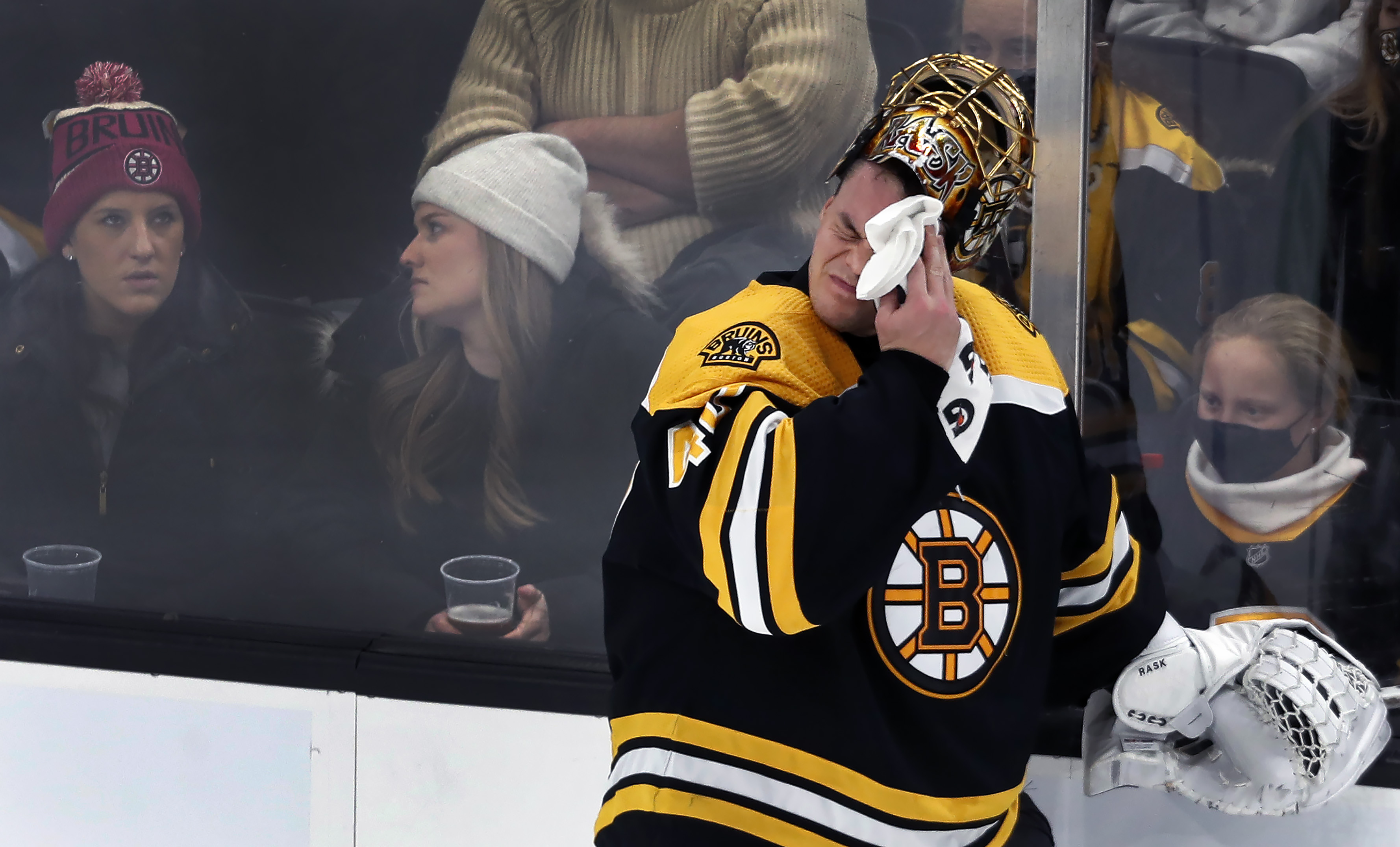 Tuukka Rask leaves bubble, Boston Bruins during playoff run to return to  family, newborn daughter