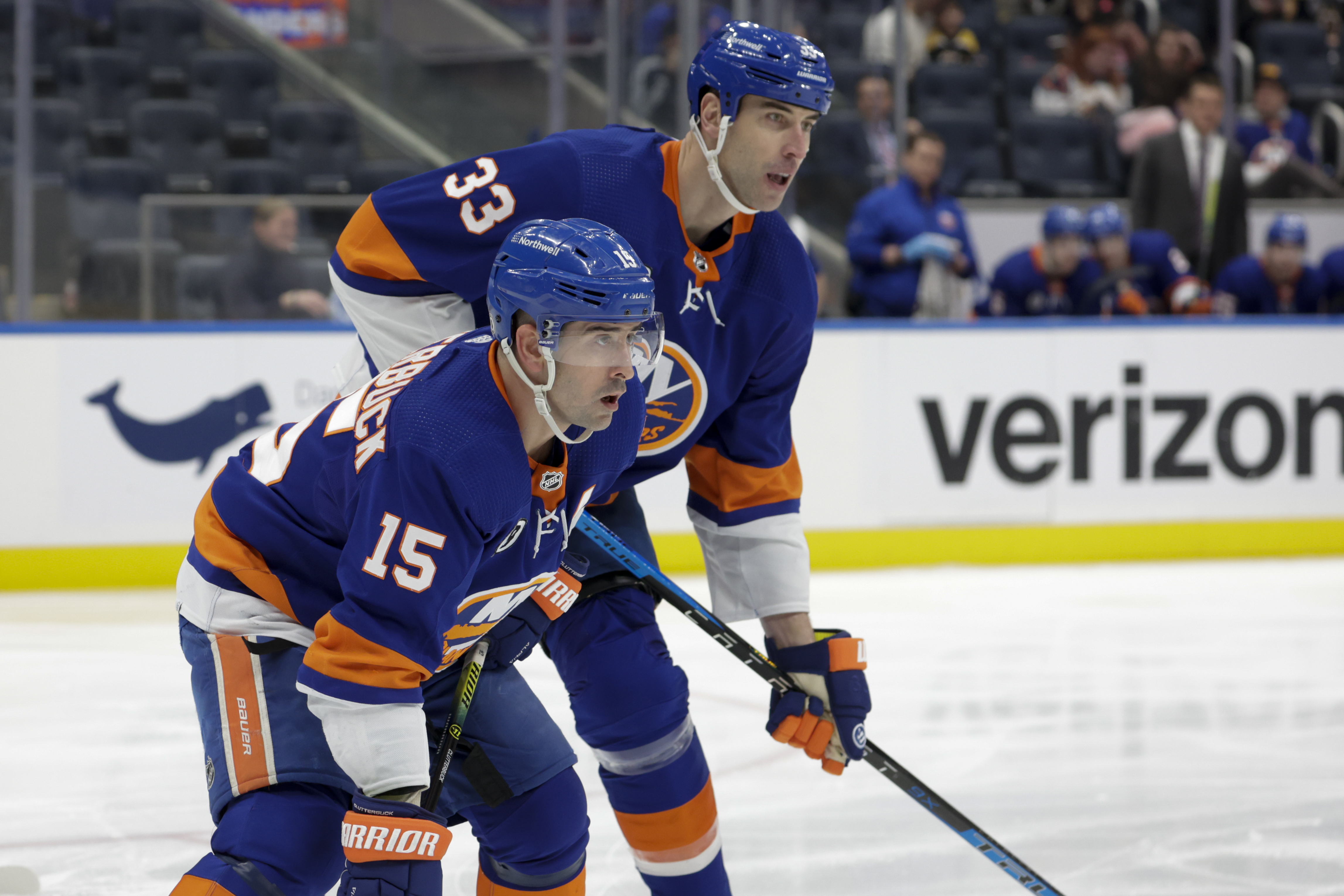 Islanders' Chara breaks NHL record for games by defenseman