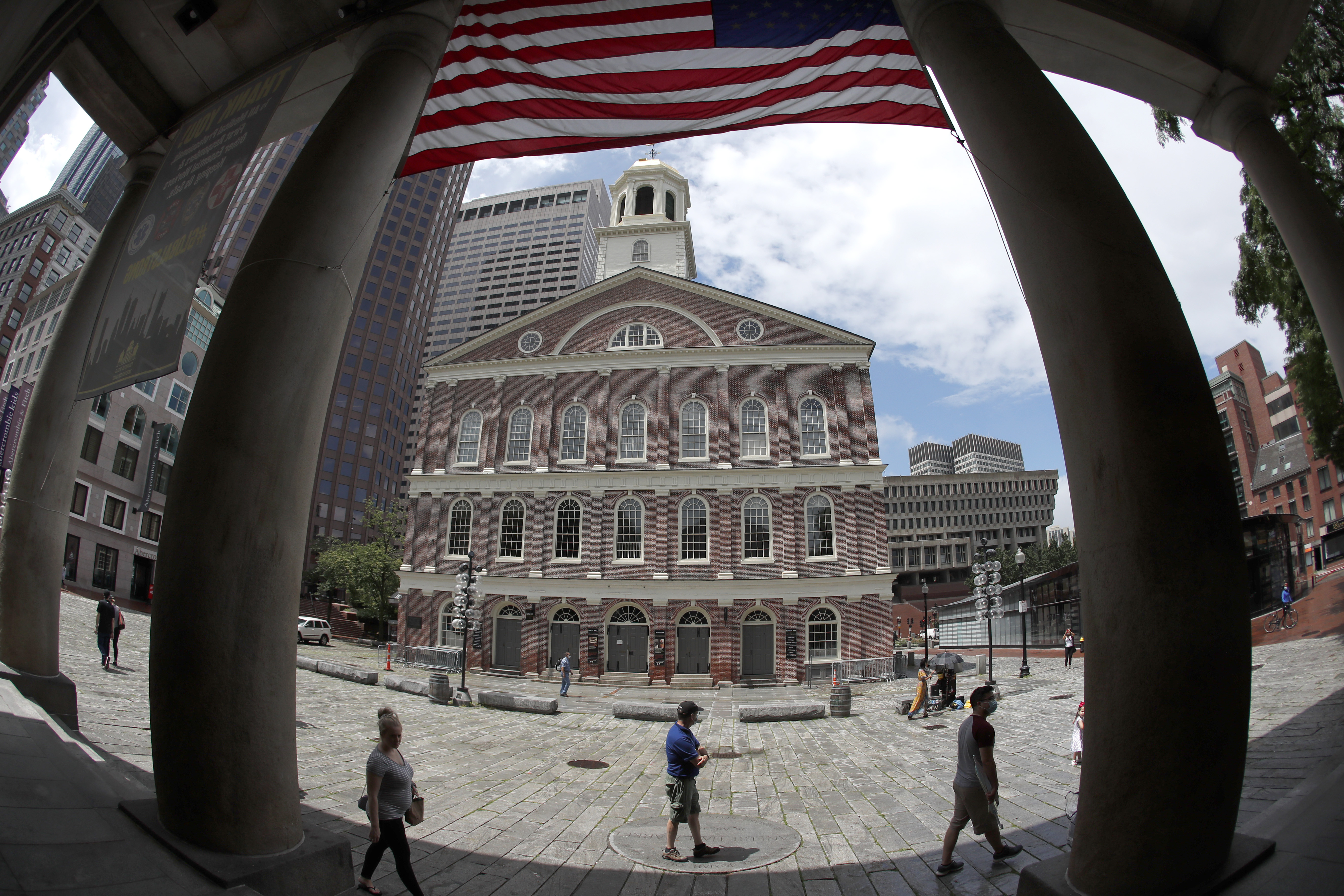 B.R.A. OKs new operator's overhaul of Faneuil Hall – Boston Herald