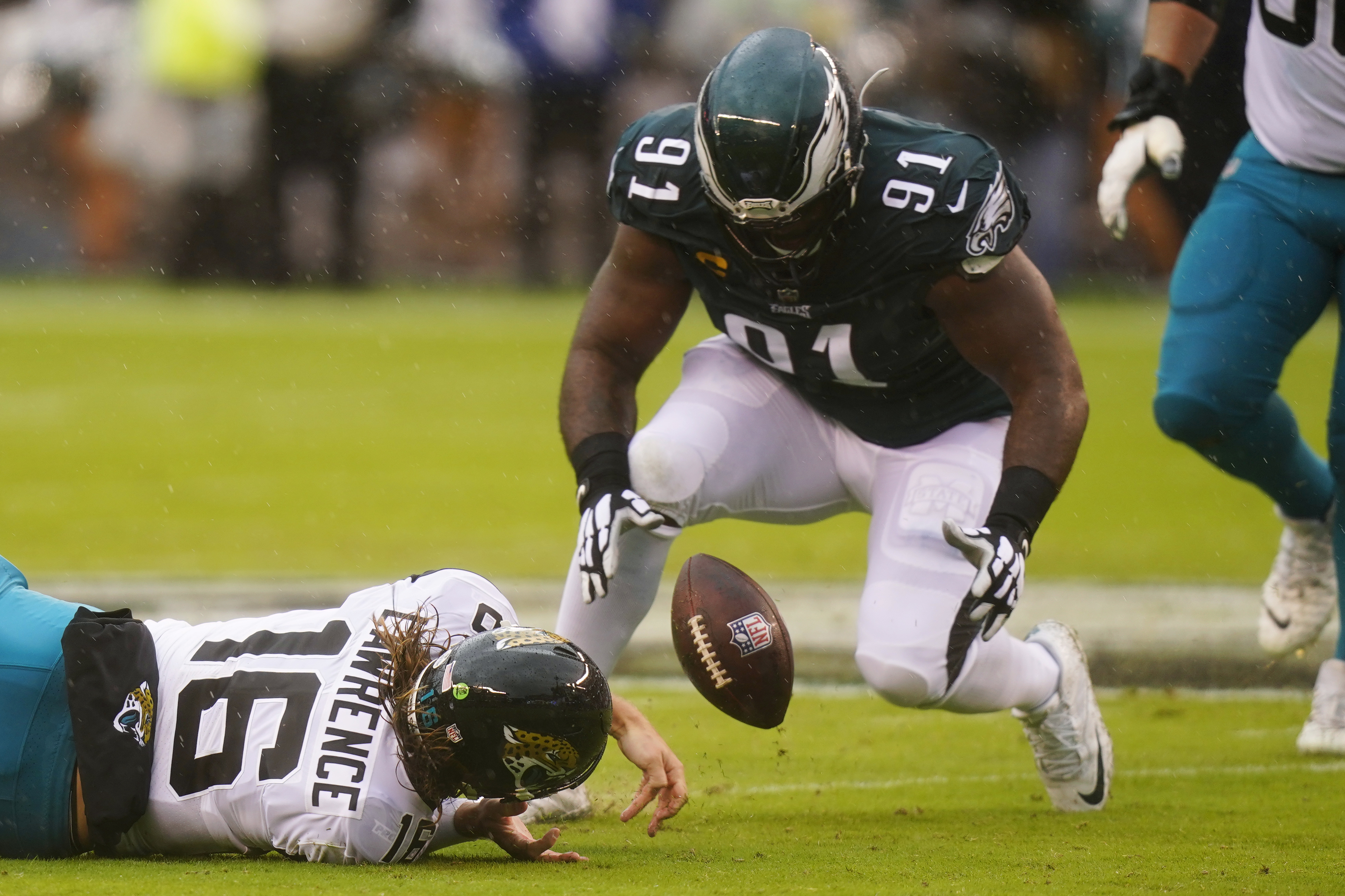 Eagles tie the score against the Jaguars on a Miles Sanders TD run