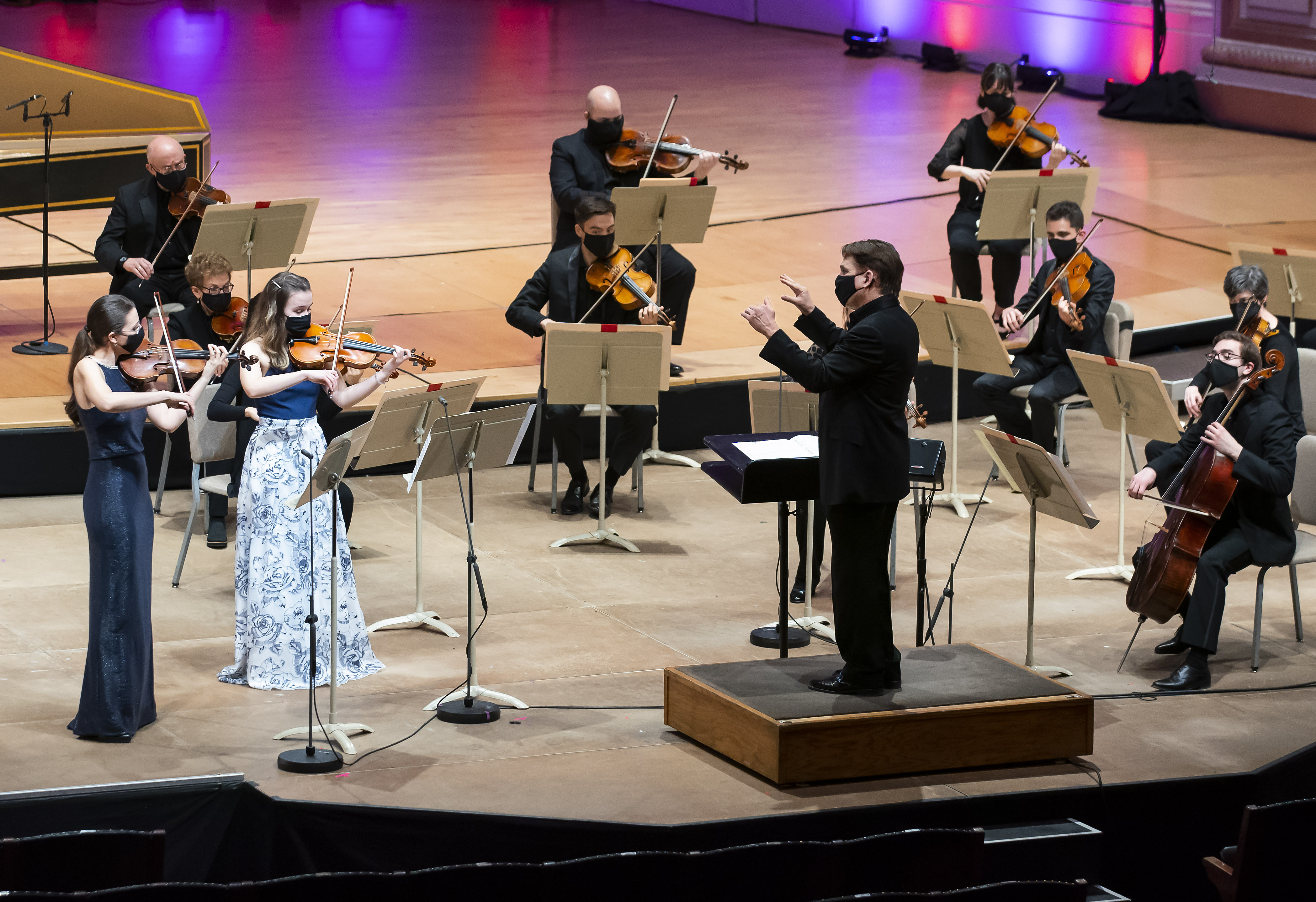 Maria and Ala Jojatu playing Bach’s Concerto for Two Violins with the Boston Pops.