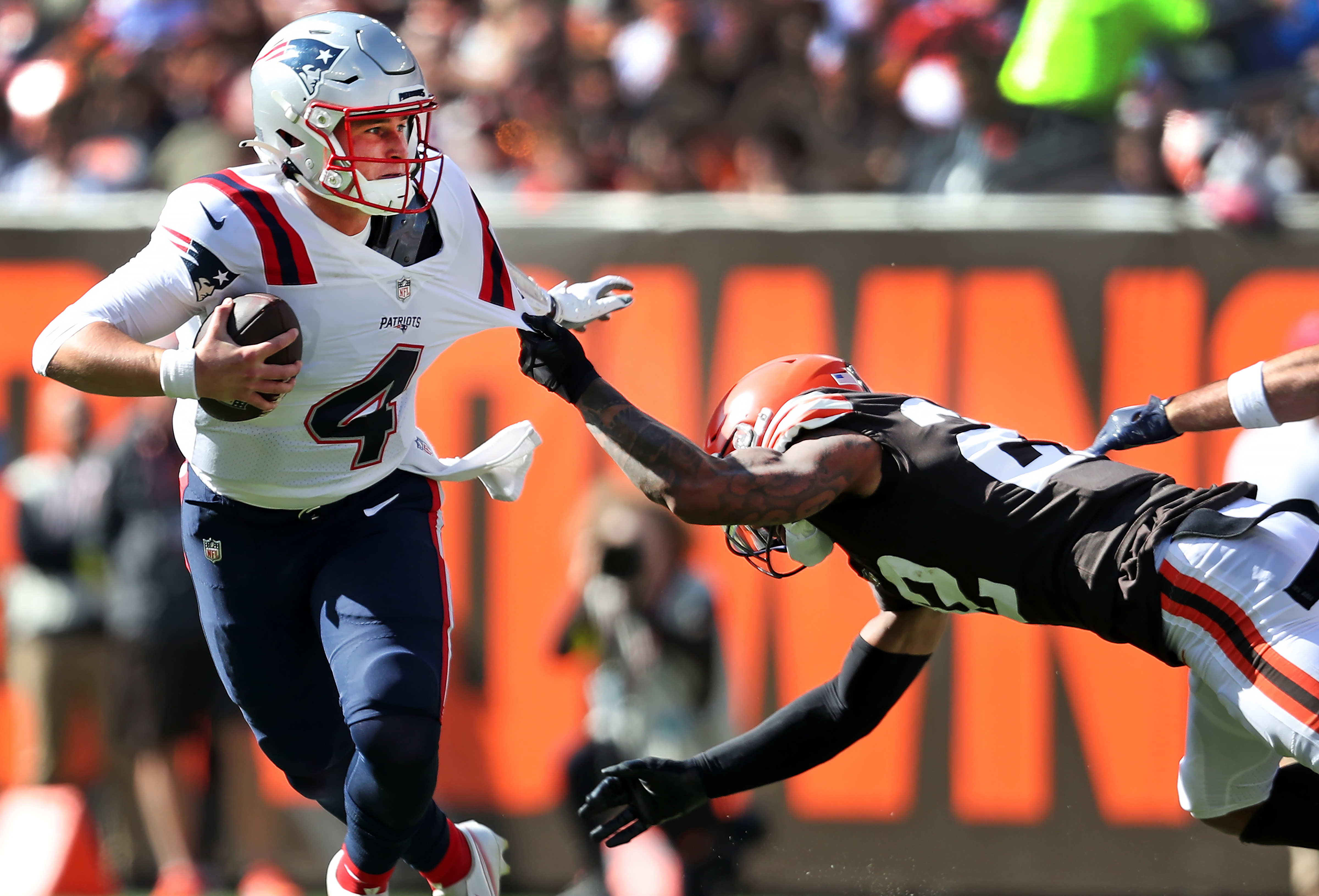 Get ready for another week of debating Bailey Zappe vs. Mac Jones after  Patriots rout Browns - The Boston Globe