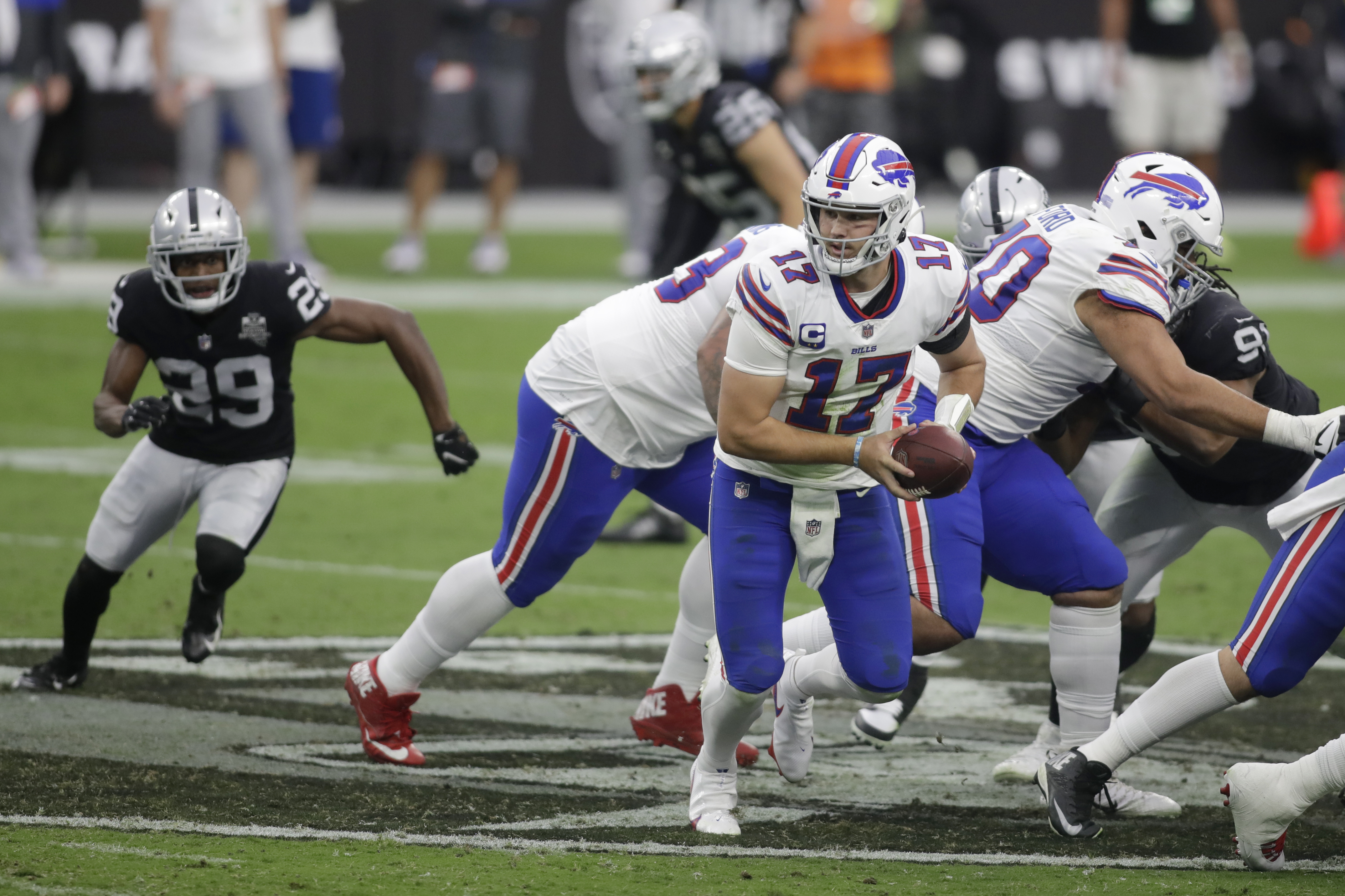 Bills remain undefeated, top Raiders in Las Vegas, 30-23