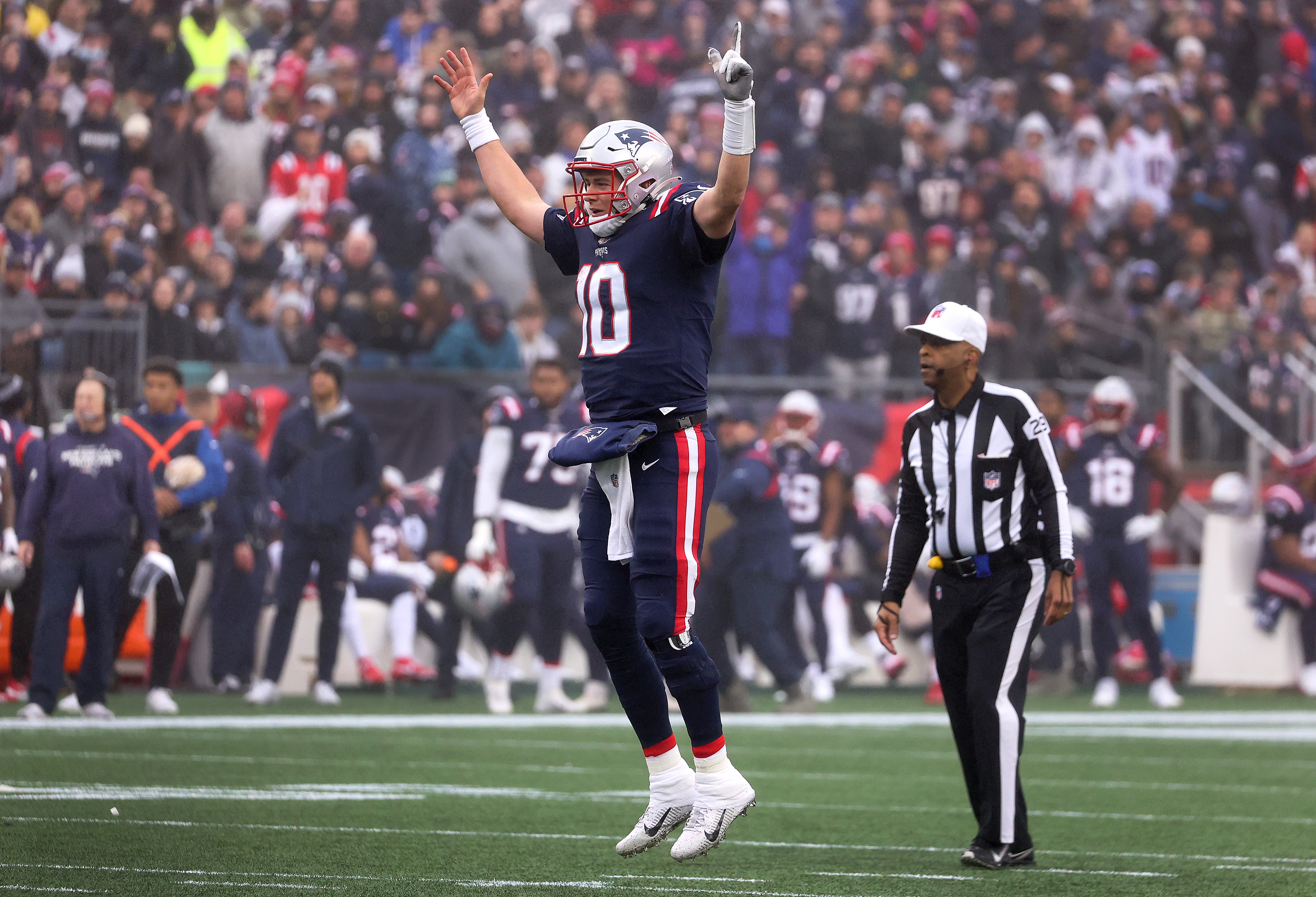 Mac Jones Patriots debut: How New England QBs Tom Brady, Drew