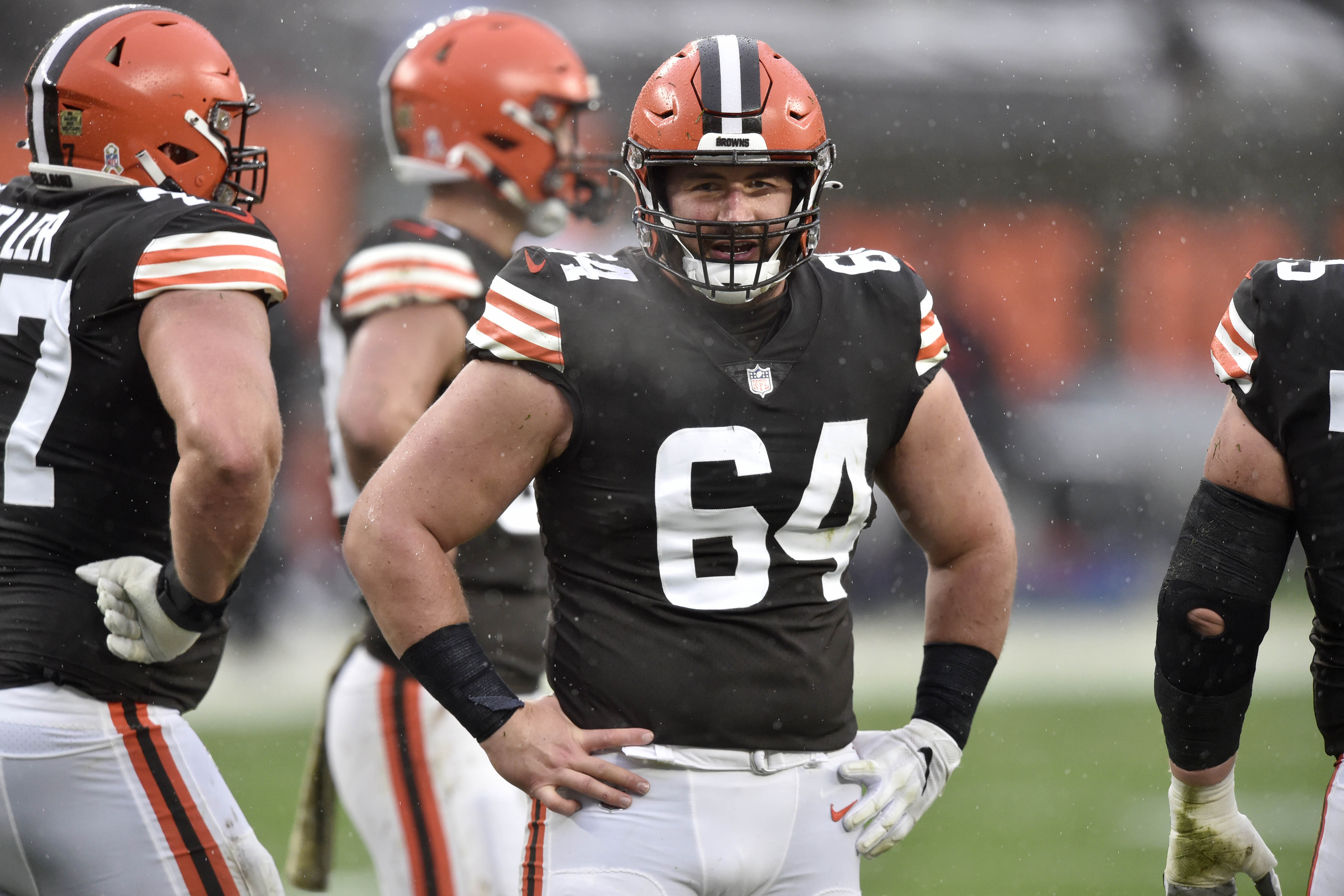 Former Browns center J.C. Tretter hangs 'em up, we think