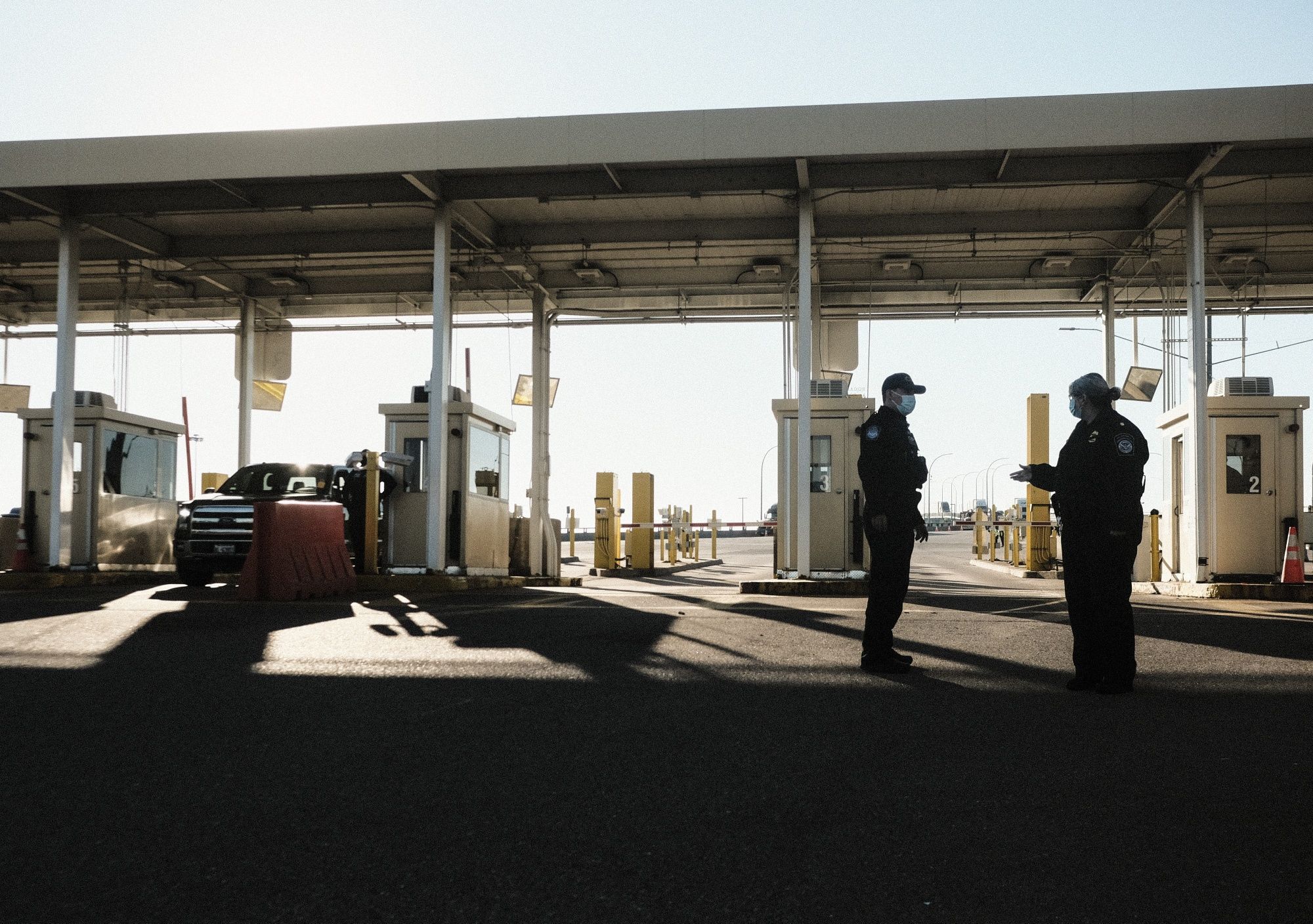 US Customs and Border Protection agents at a checkpoint at the Ambassador Bridge in Detroit on Nov. 8.