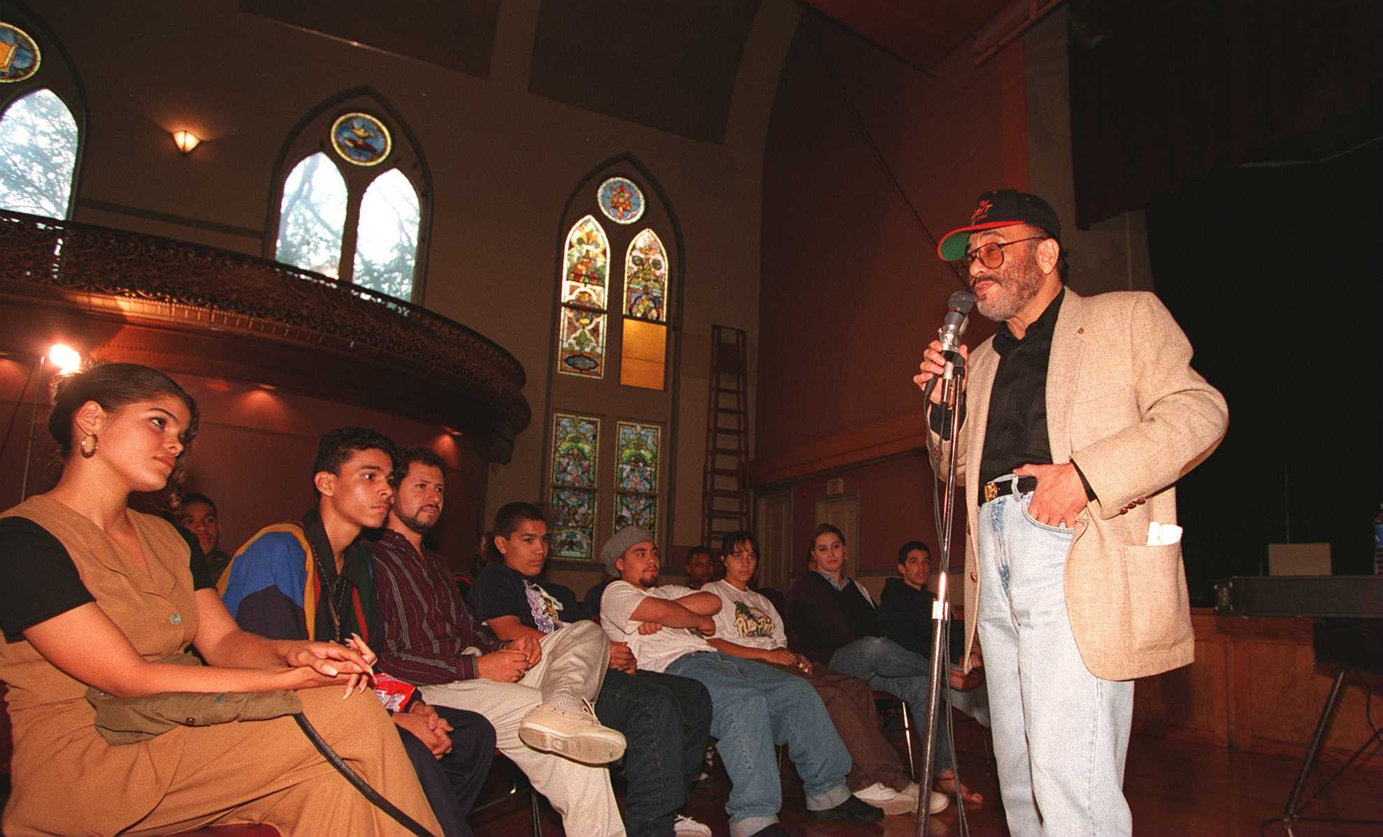 Musician Eddie Palmieri spoke to youth at the Villa Victoria Center for the Arts in September 1994.