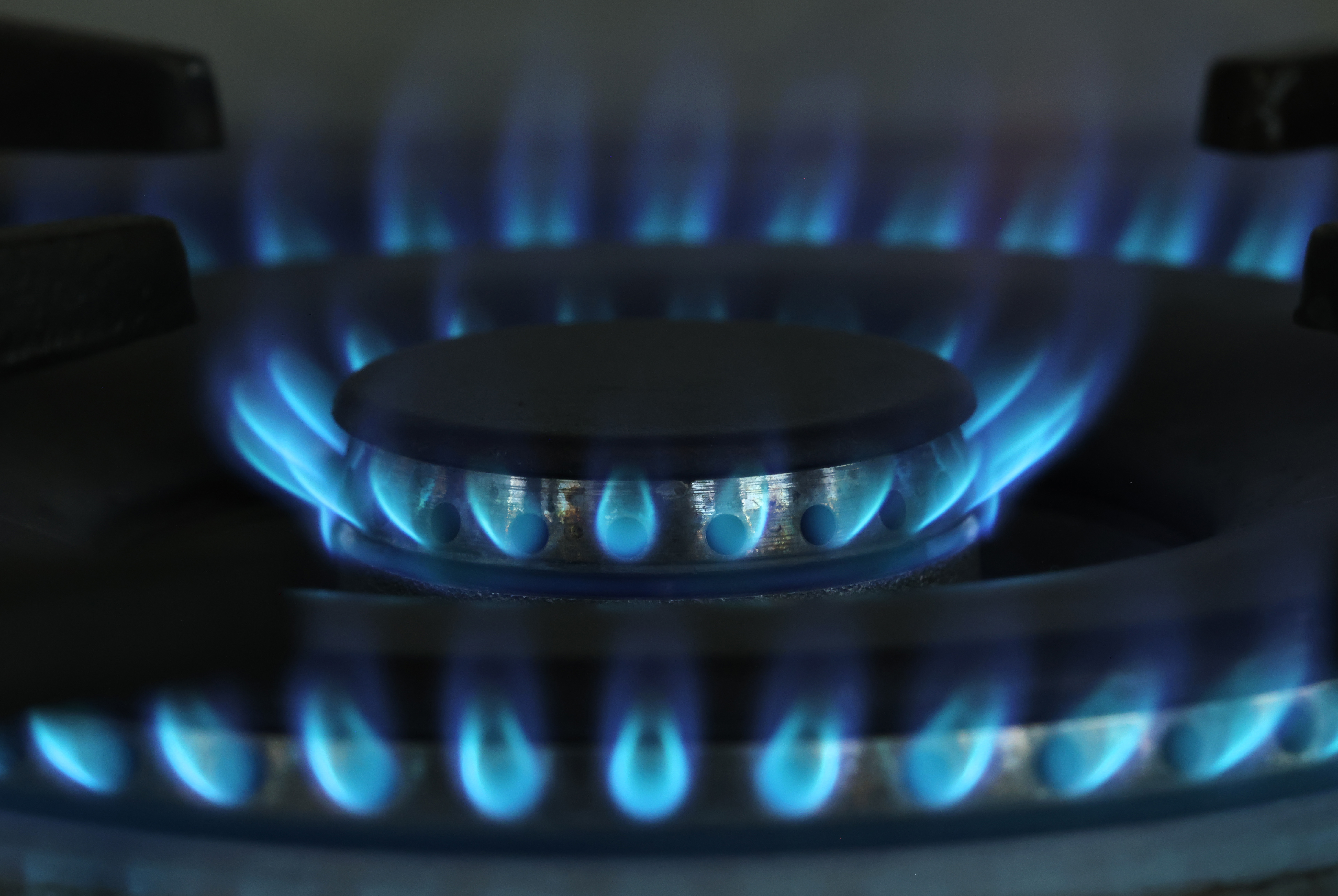 Gas stoves release methane and air pollution into the home - Vox