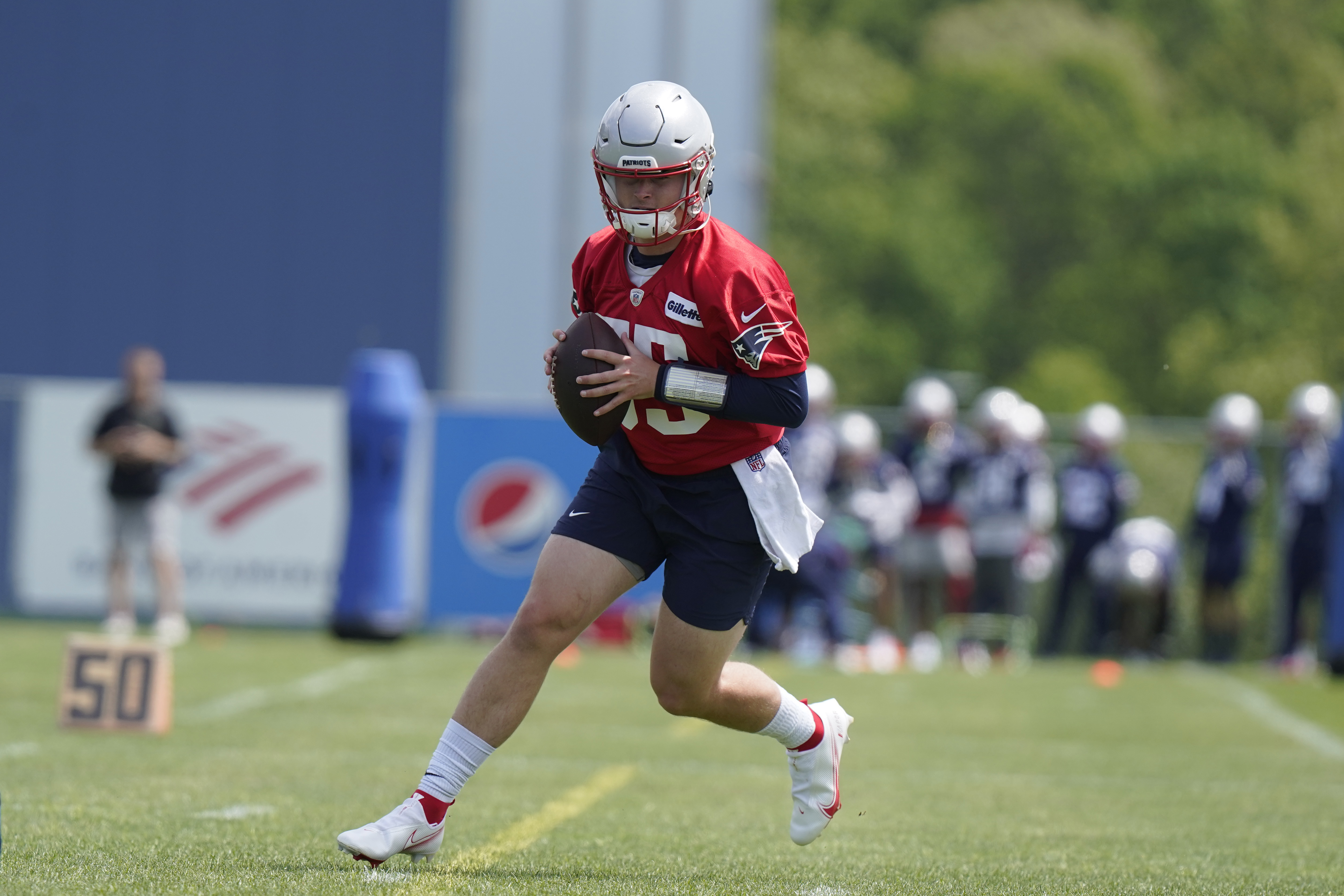 Mac Jones is showing better mobility in practice as Patriots prepare for  Browns - The Boston Globe