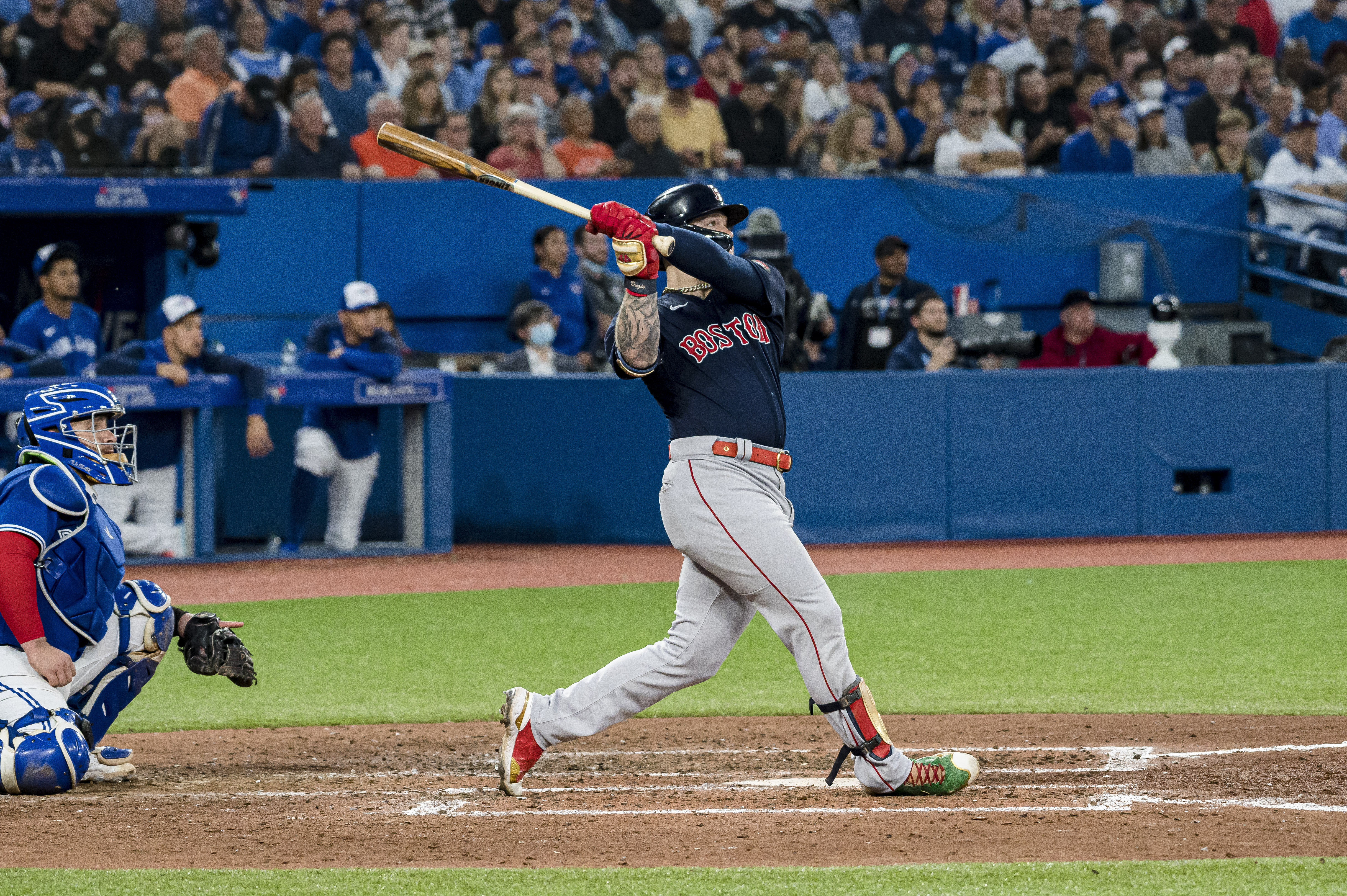 Guerrero homers to tie it in ninth, Red Sox score in bottom half to beat  Blue Jays 2-1 - The Globe and Mail