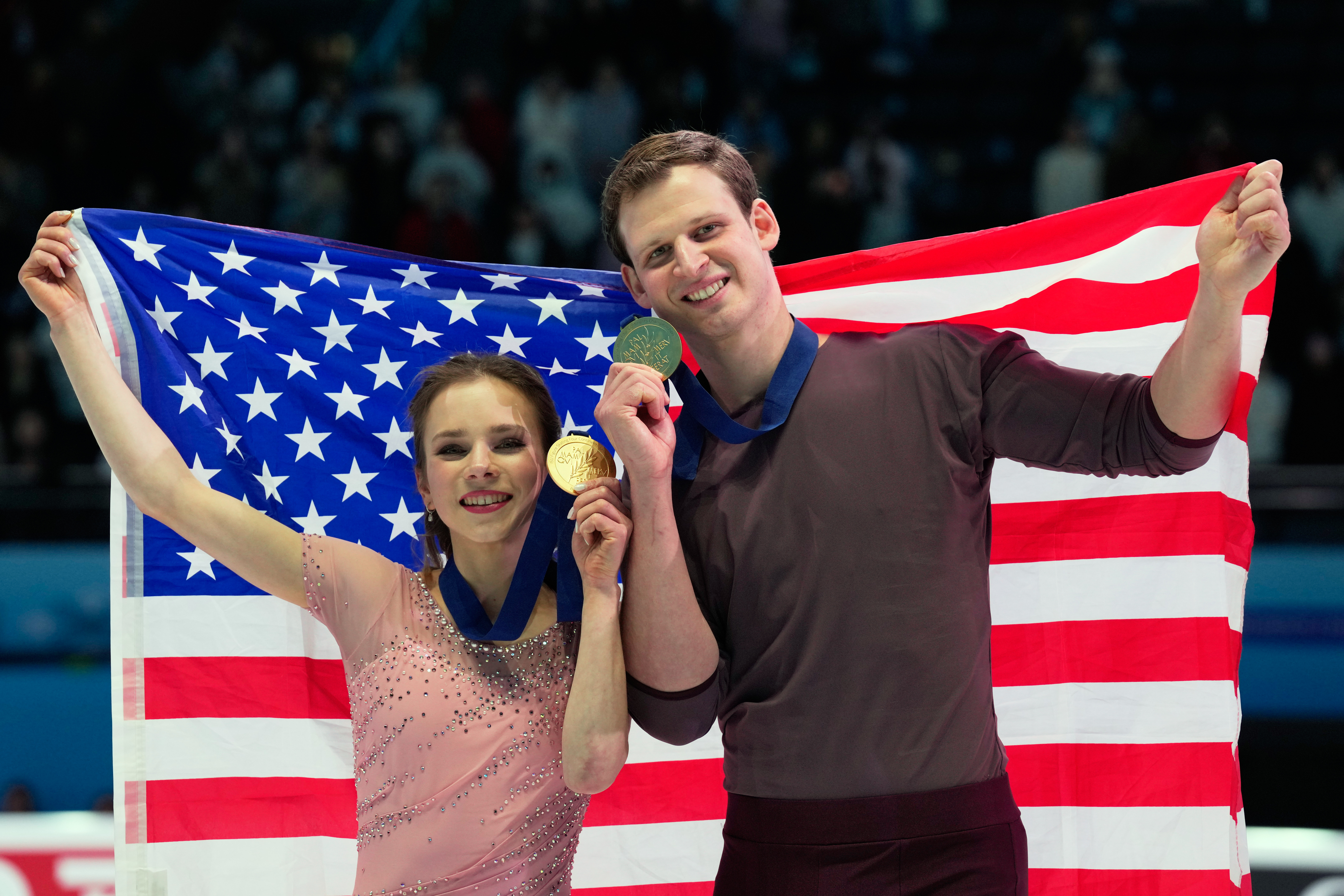 Efimova and Mitrofanov, ineligible for the Olympics, win pairs