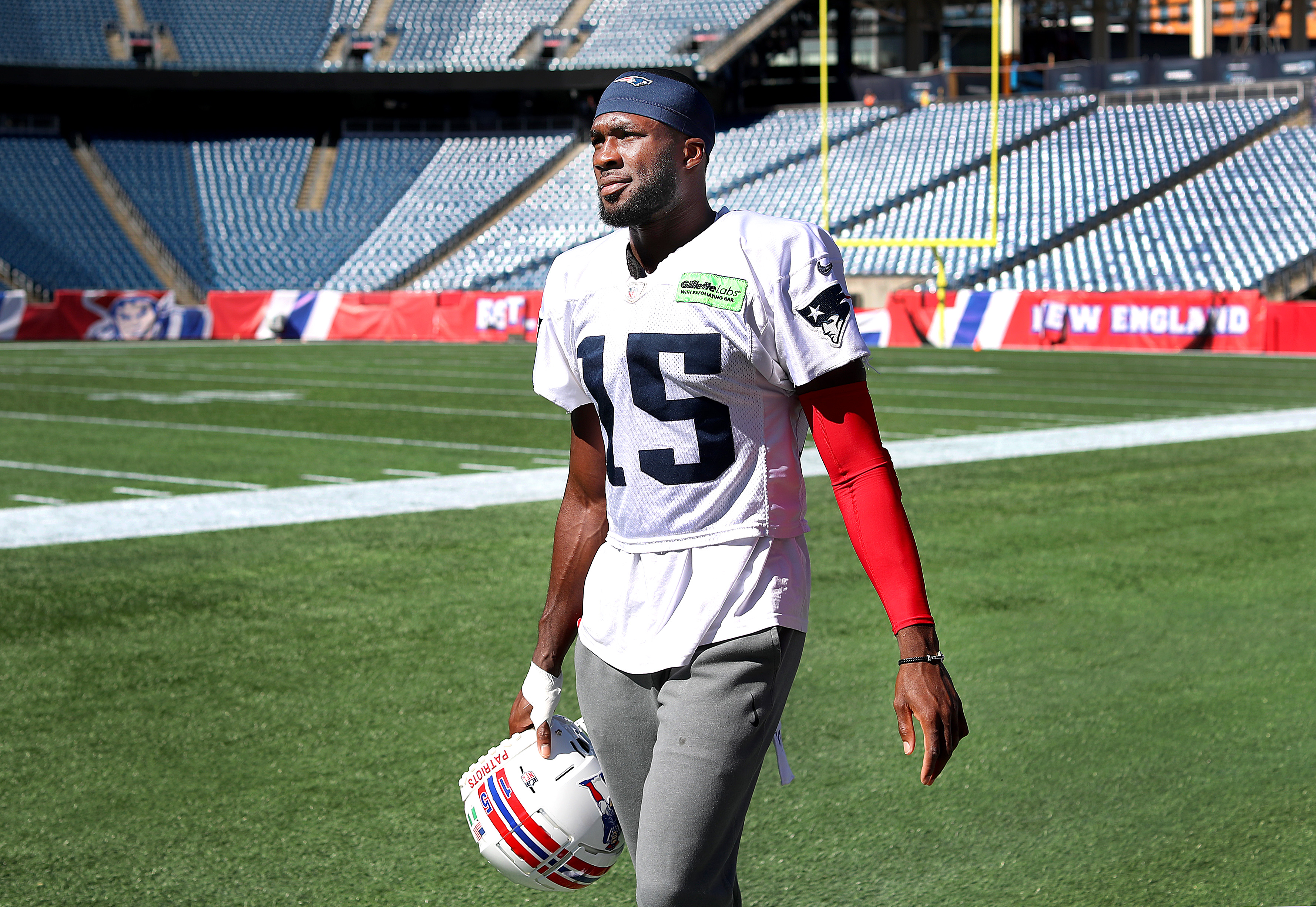 Agholor, Jones to miss Patriots' game at Browns due to injury