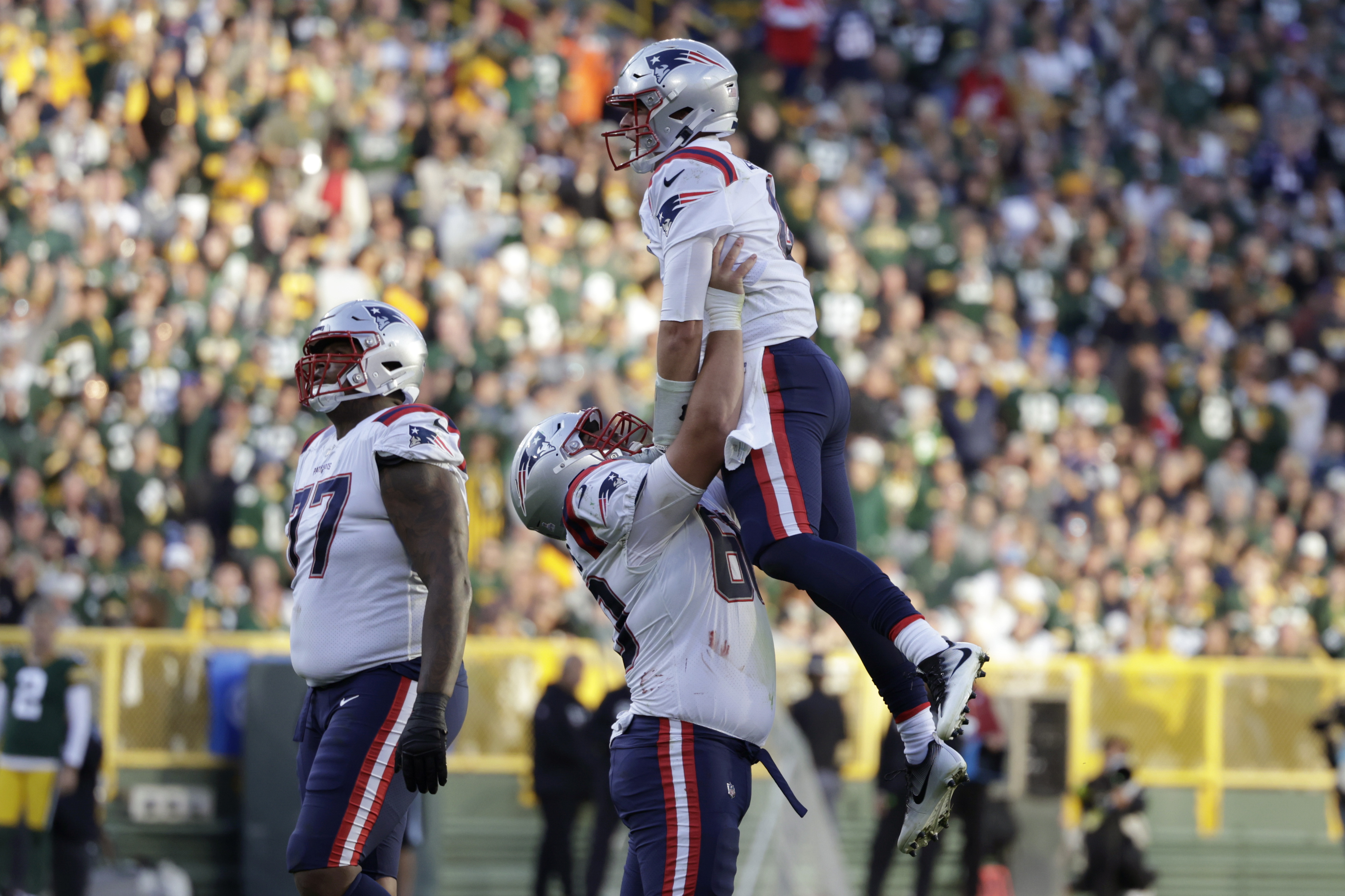 Brian Hoyer exits Patriots-Packers after huge hit; Bailey Zappe