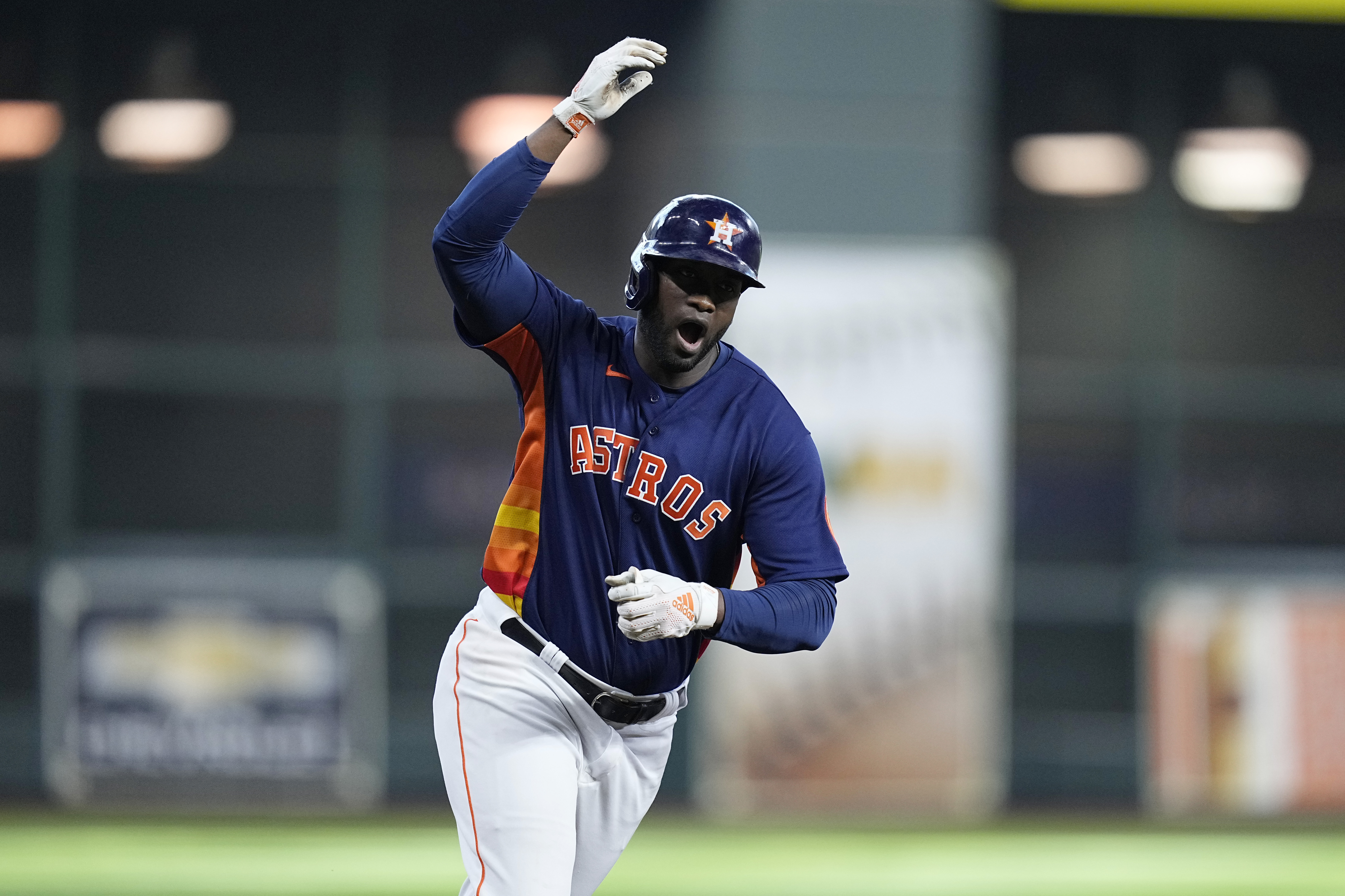 Astros Fans UK on X: The look on Scott Servais' face as he watched Yordan  Alvarez physically melt that baseball into the upper deck - knowing it was  his decision to bring