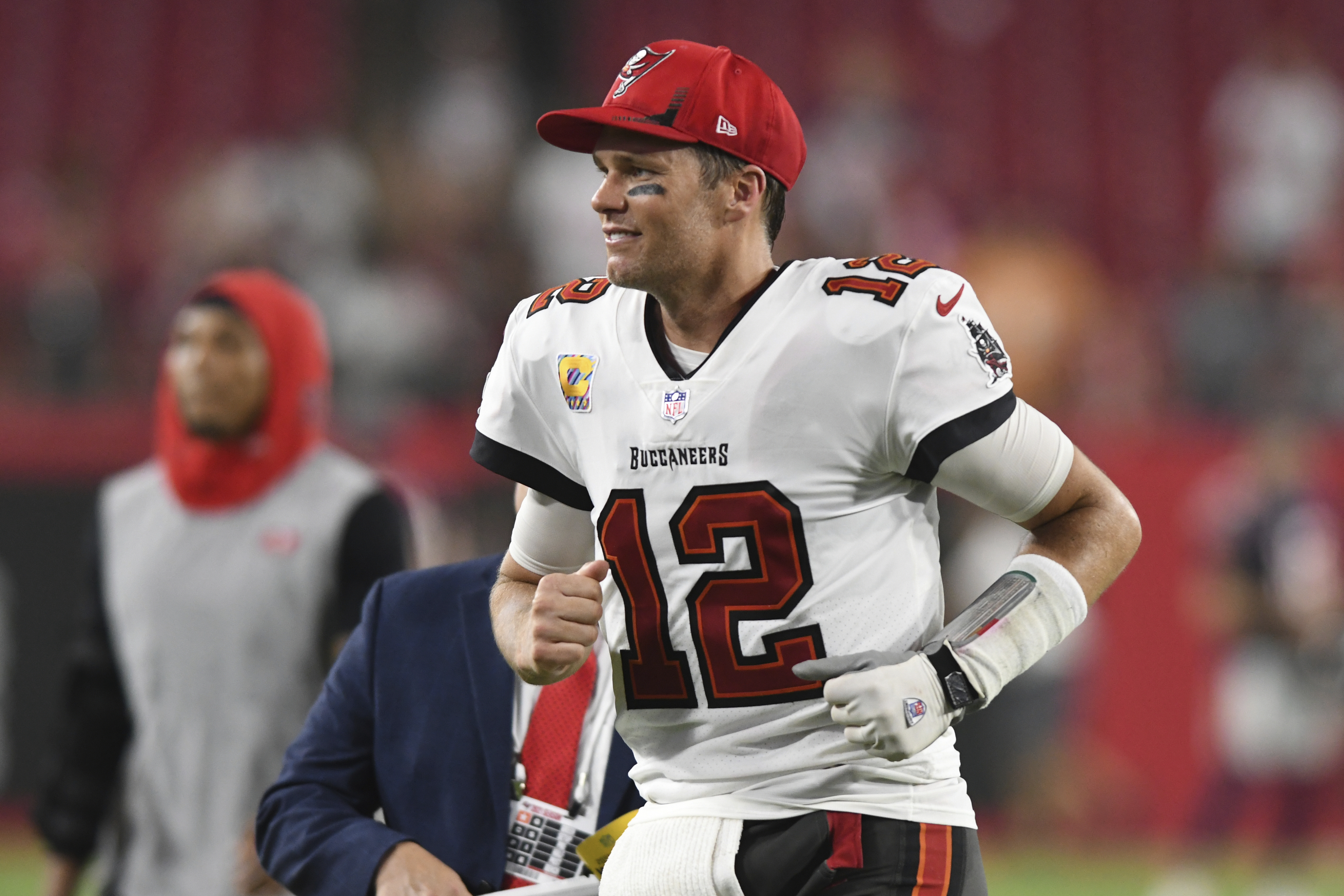 Bucs fan who gave back Tom Brady's 600th touchdown ball shows off