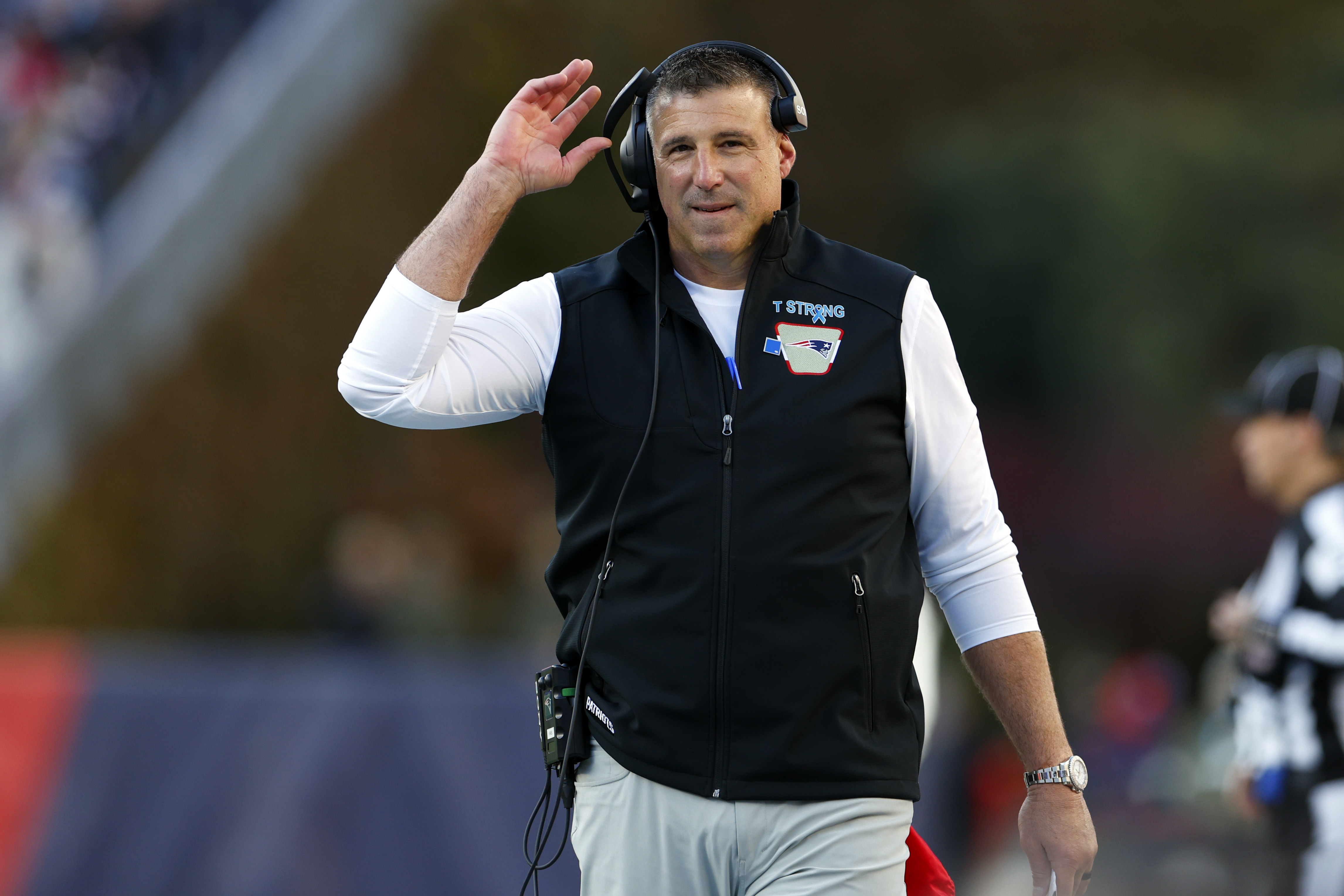 Your Mike Vrabel Monday rundown: Patriots coach talks Bills, locker room  speeches, and Ann Michael Maye's baking - The Boston Globe