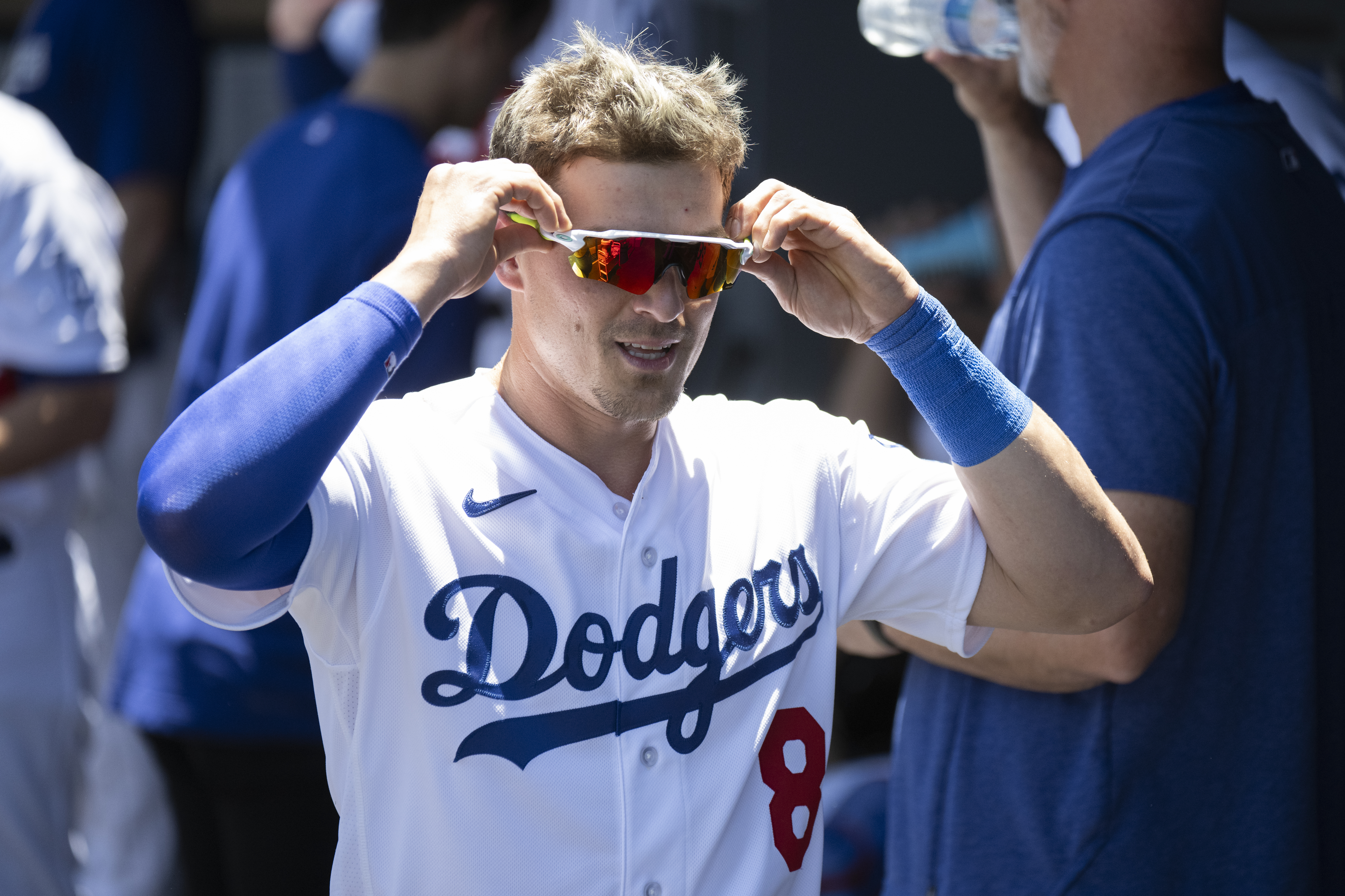 Kiké Hernández re-signs with Dodgers on one-year deal