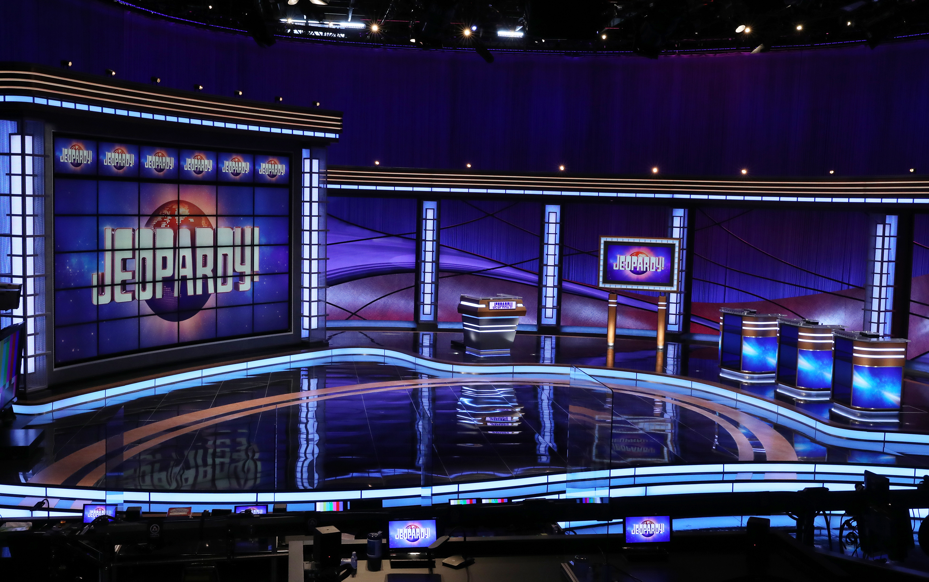 Www game show. Jeopardy. Jeopardy 1992. Jeopardy! Телепередача кадры. Jeopardy игра.