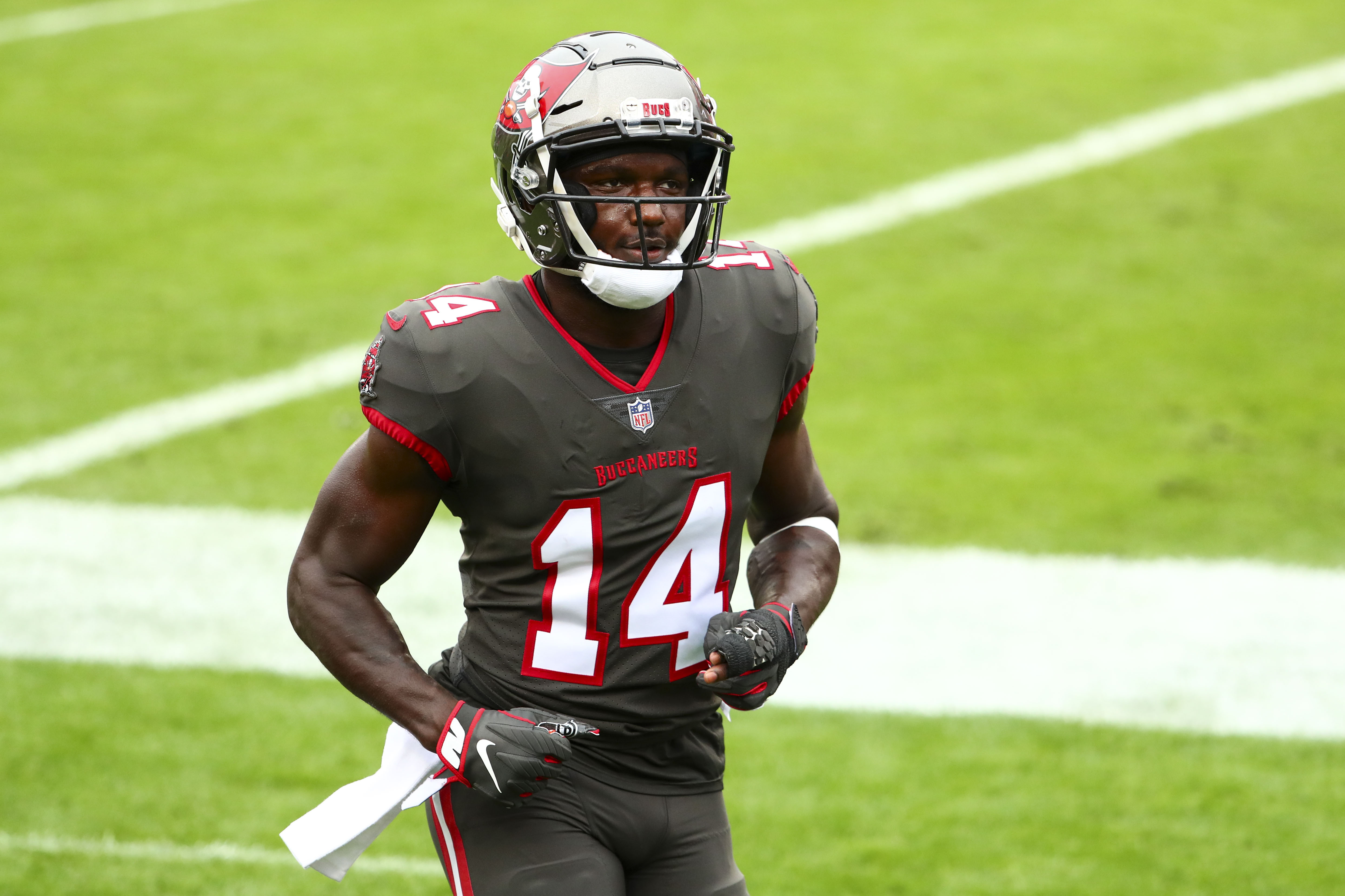 NFL franchise tag deadline Bucs hold onto Chris Godwin; Chargers not