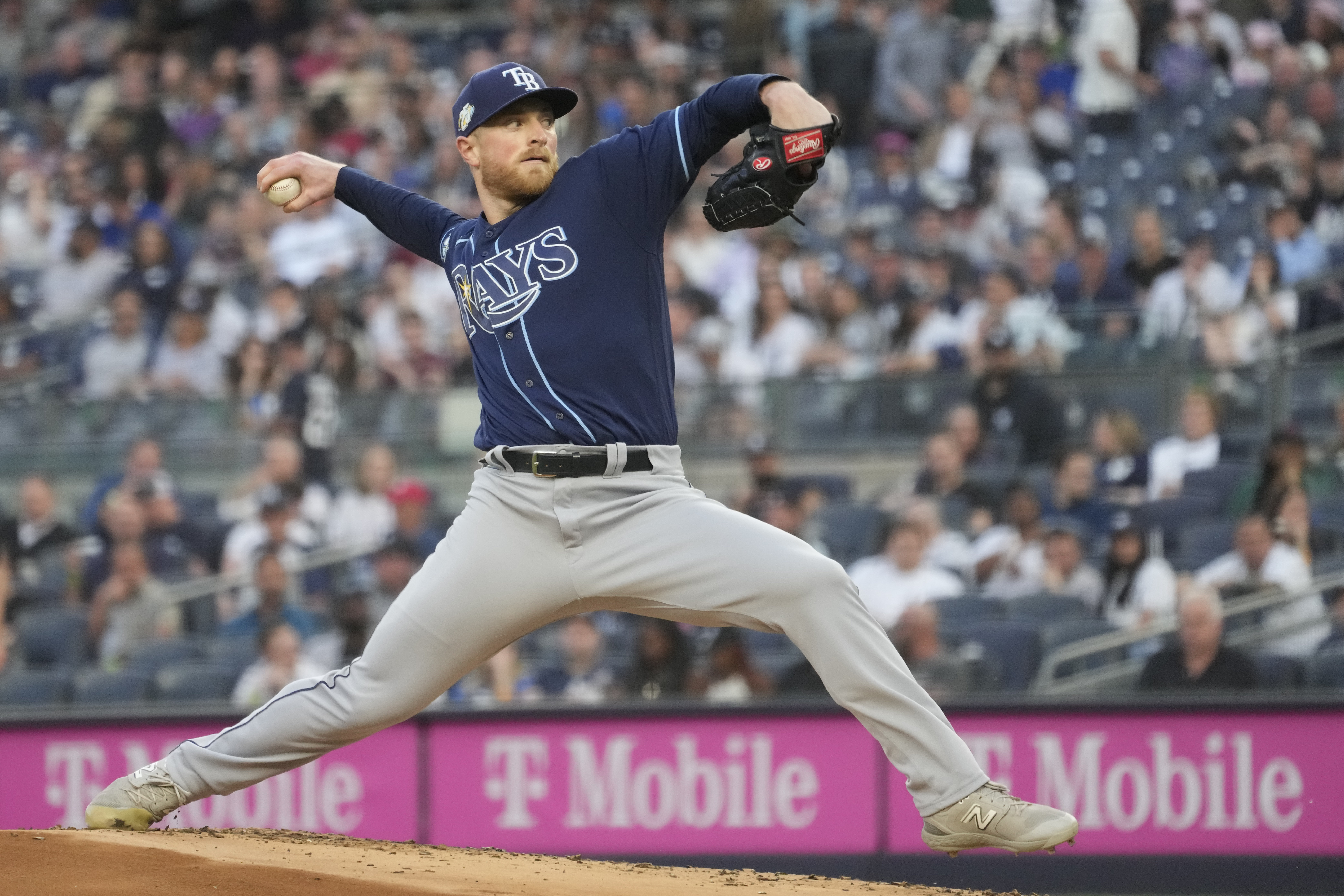 NY Yankees fans throw stuff on field, team looses to Rays