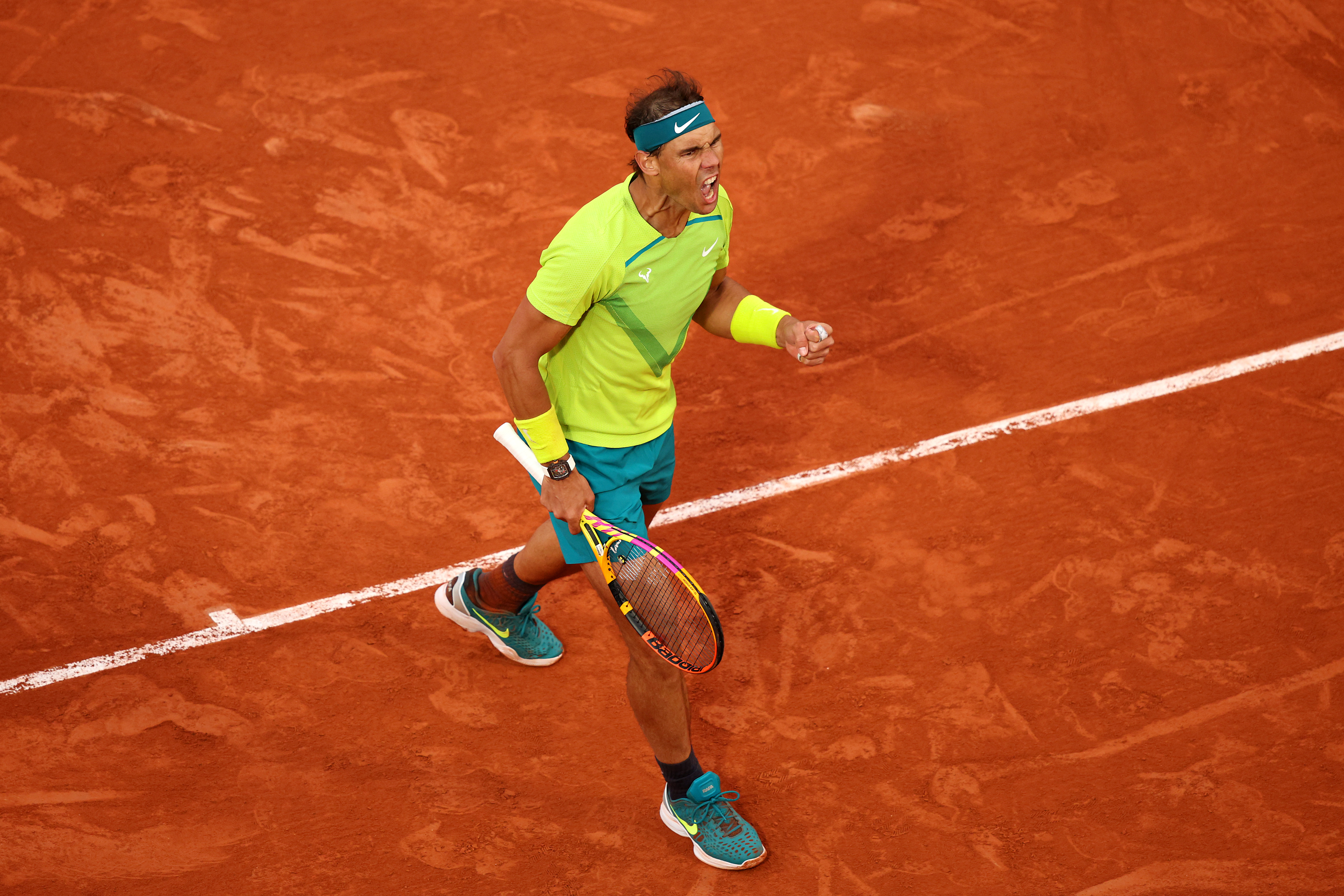 Rafael Nadal wins five-setter against Felix Auger-Aliassime in fourth round of French Open