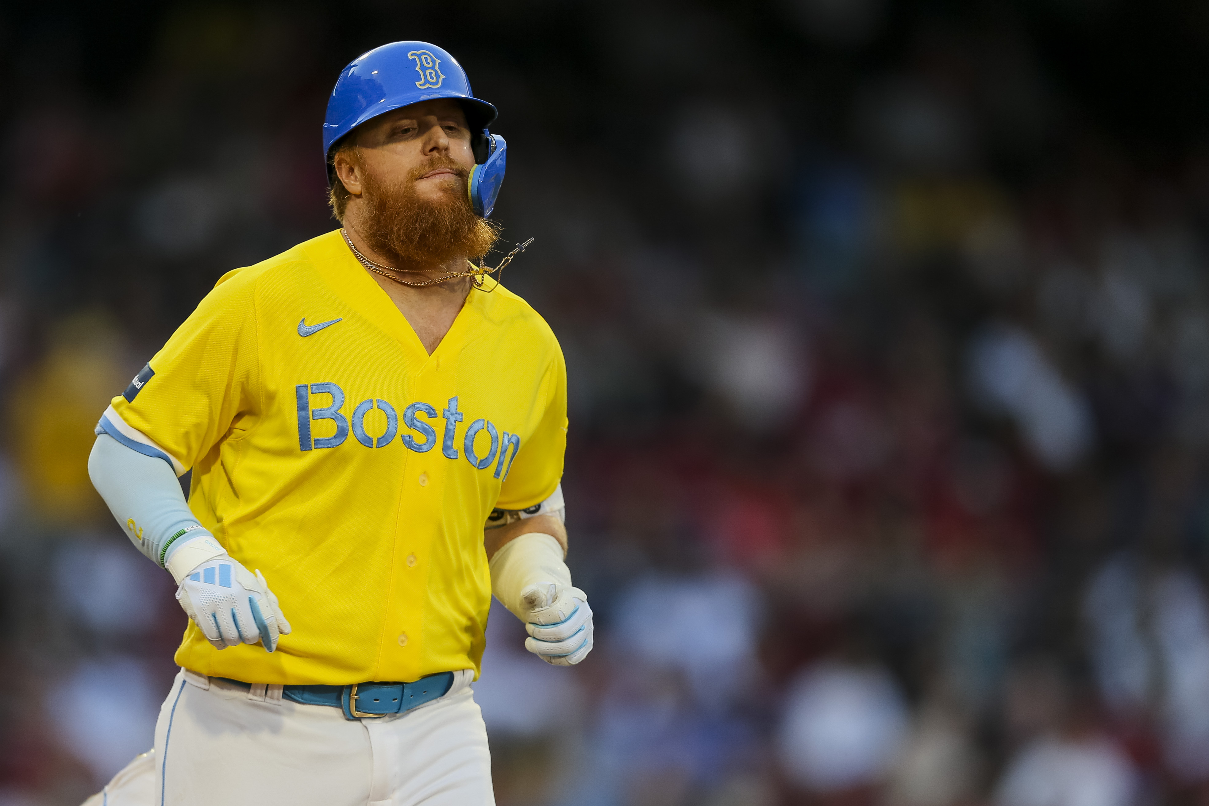 Dodgers' Justin Turner has broken wrist after being hit by pitch