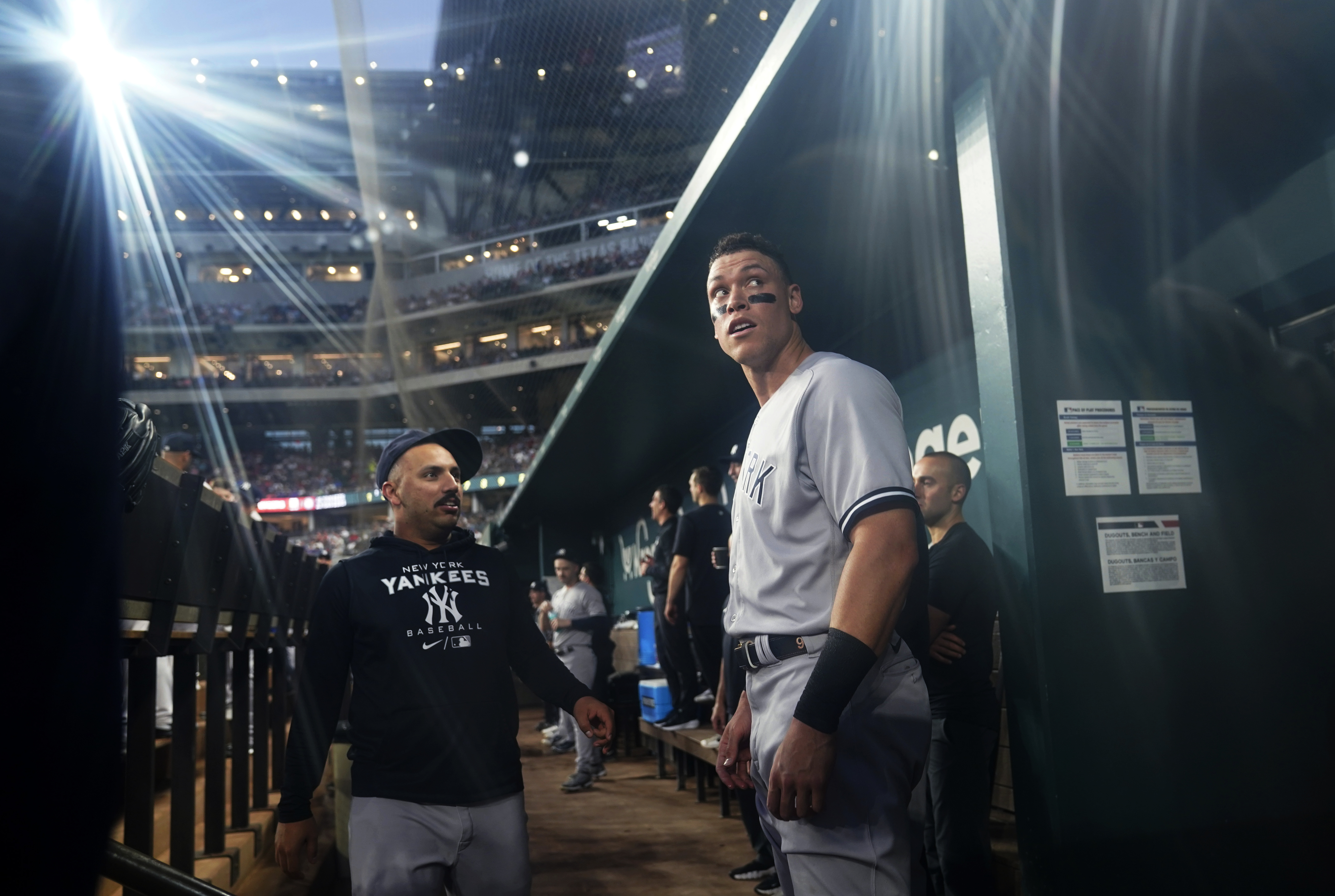 Aaron Judge: Fans celebrate the homerun champion accepting