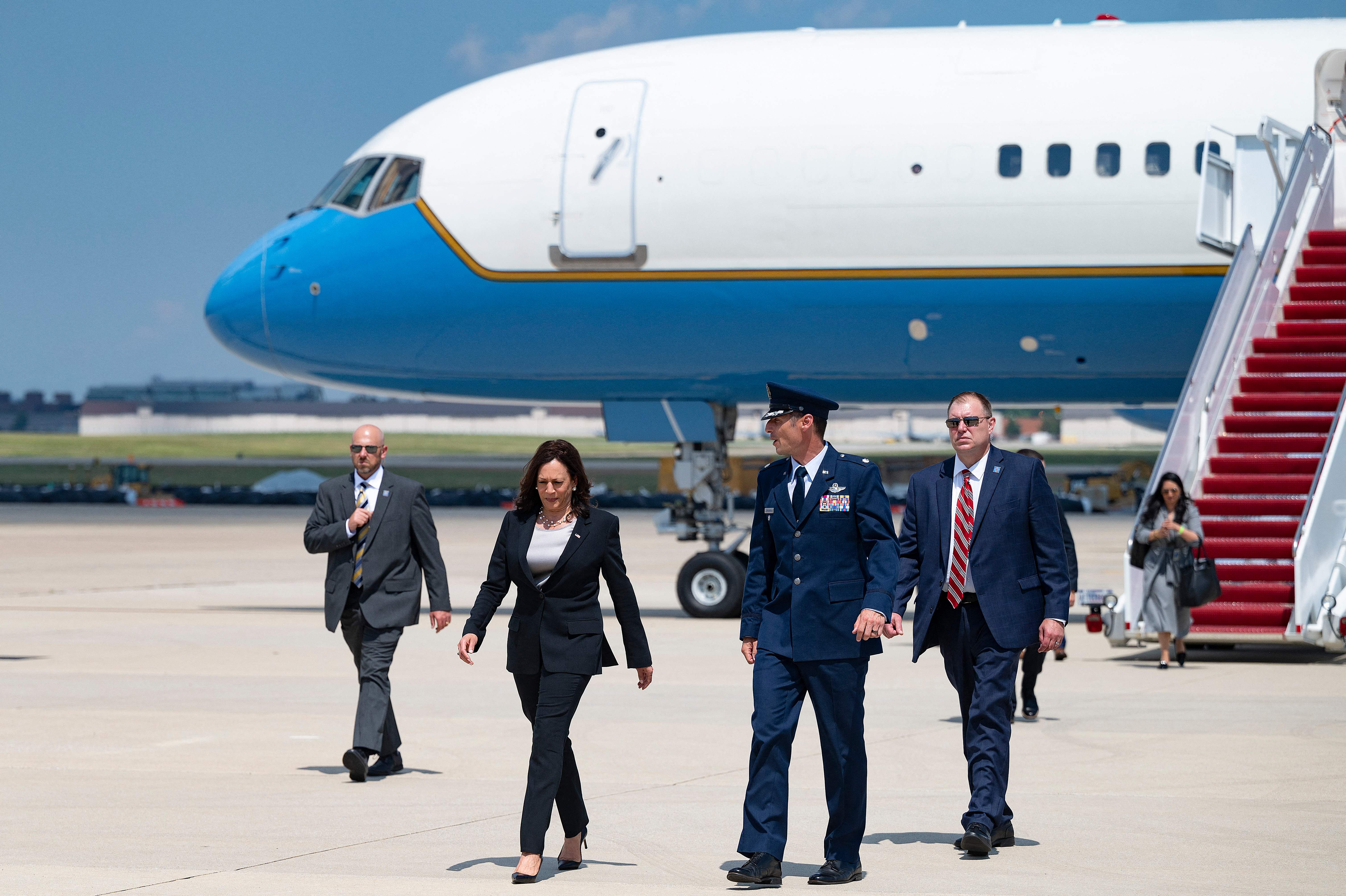 Vice President Harris Plane Forced To Return Due To Technical Problem The Boston Globe