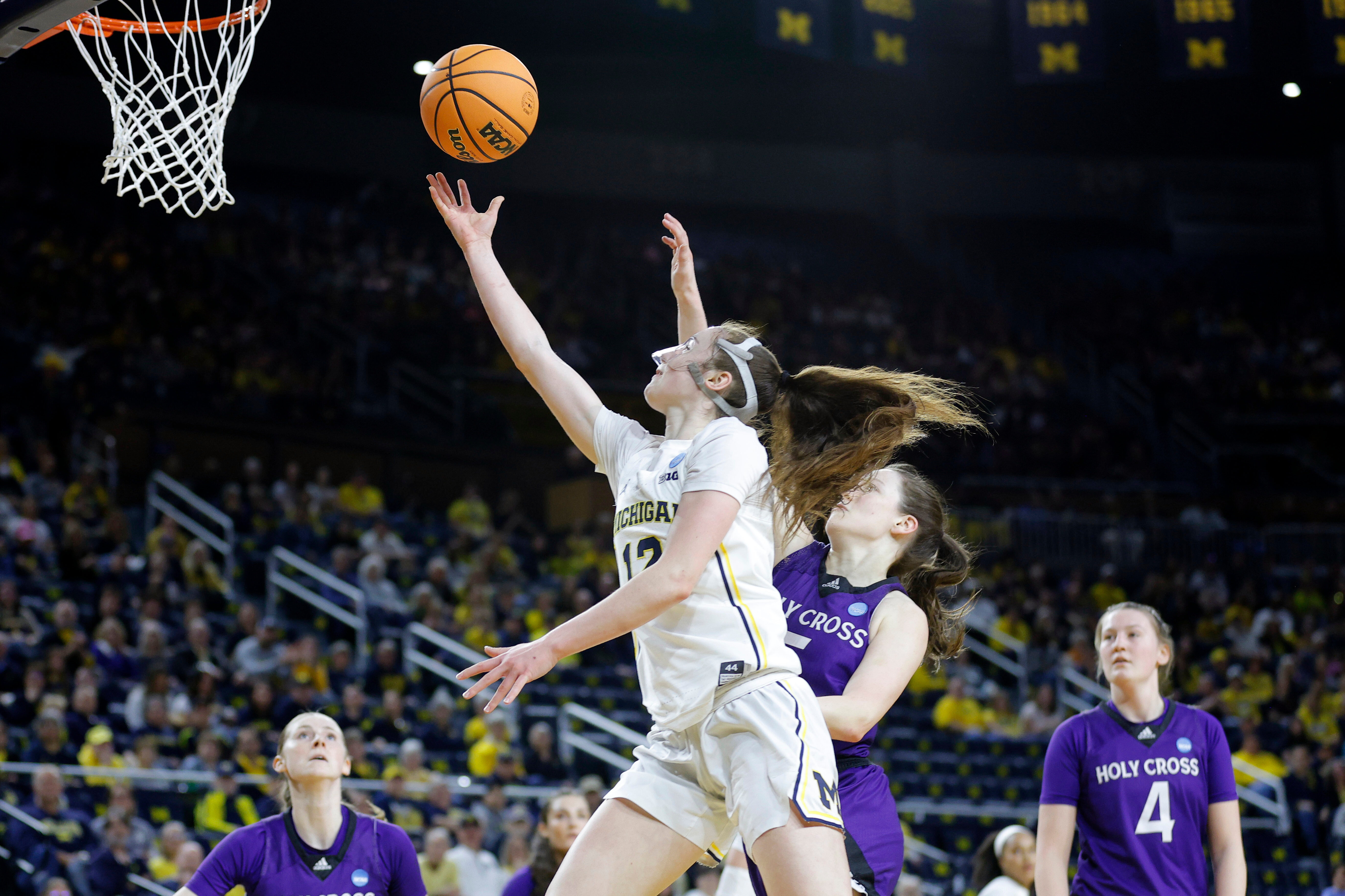 Holy Cross women eliminated by No. 2 Michigan