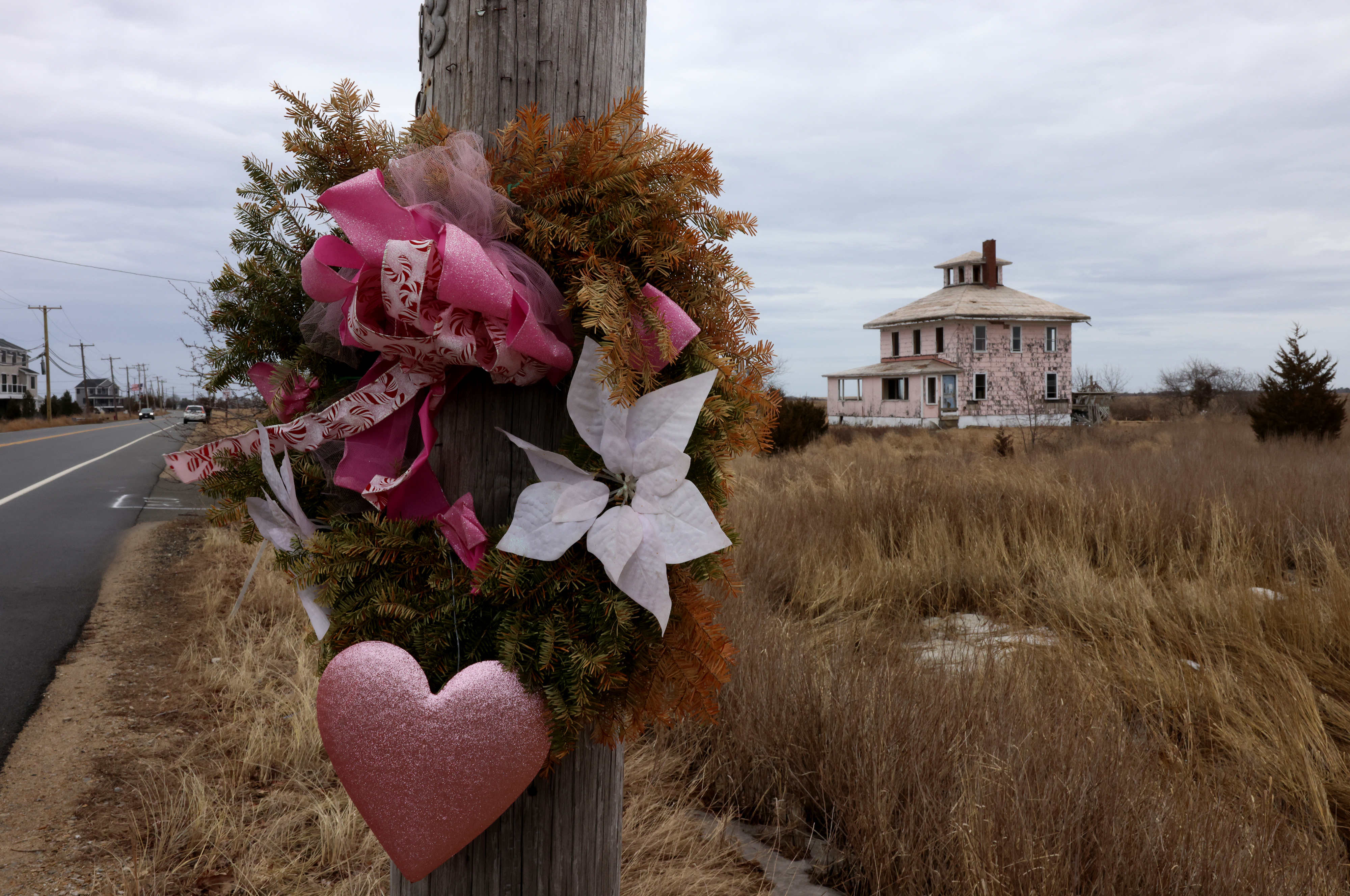 Newbury's iconic Pink House is honored with a sign, celebration