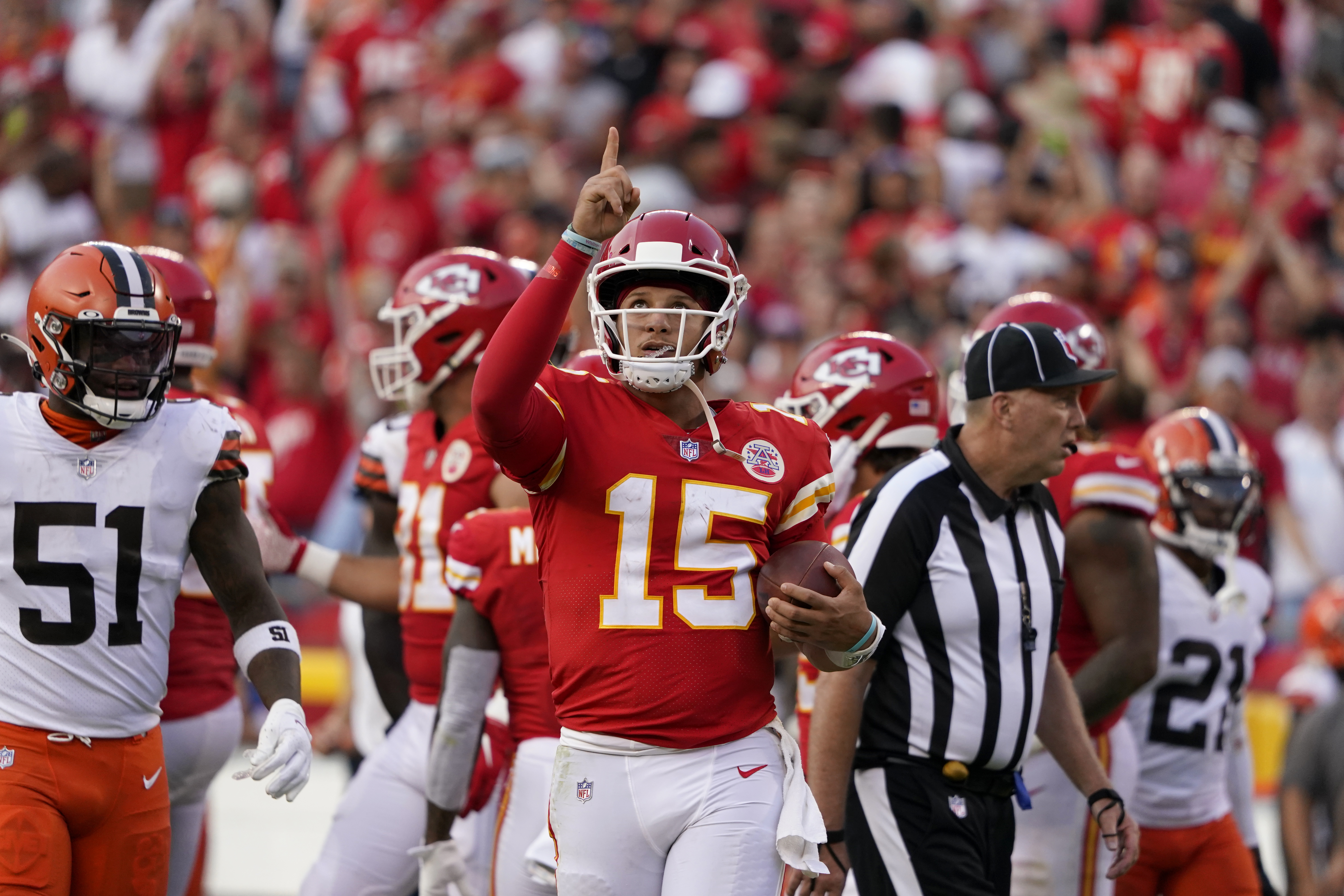 Patrick Mahomes has more magic, leads Chiefs for a last-minute TD