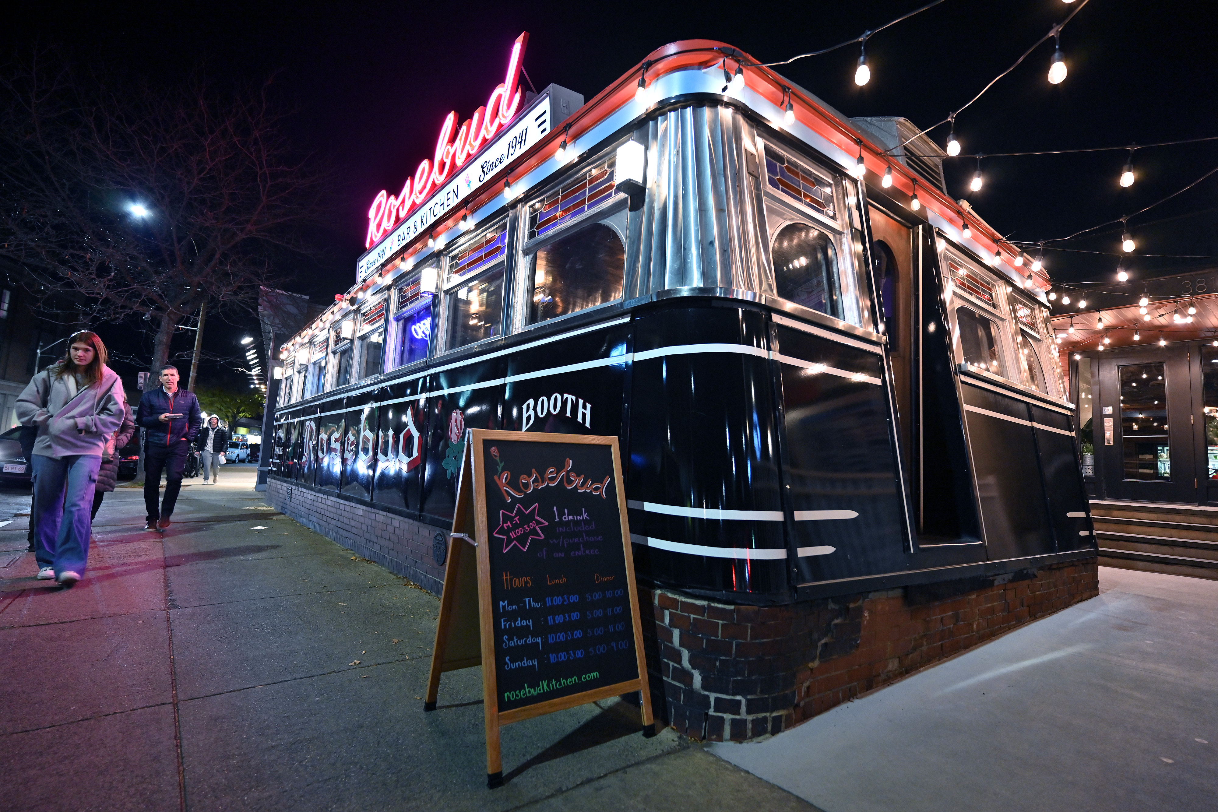 Iconic Rosebud diner sold to new management, closes for