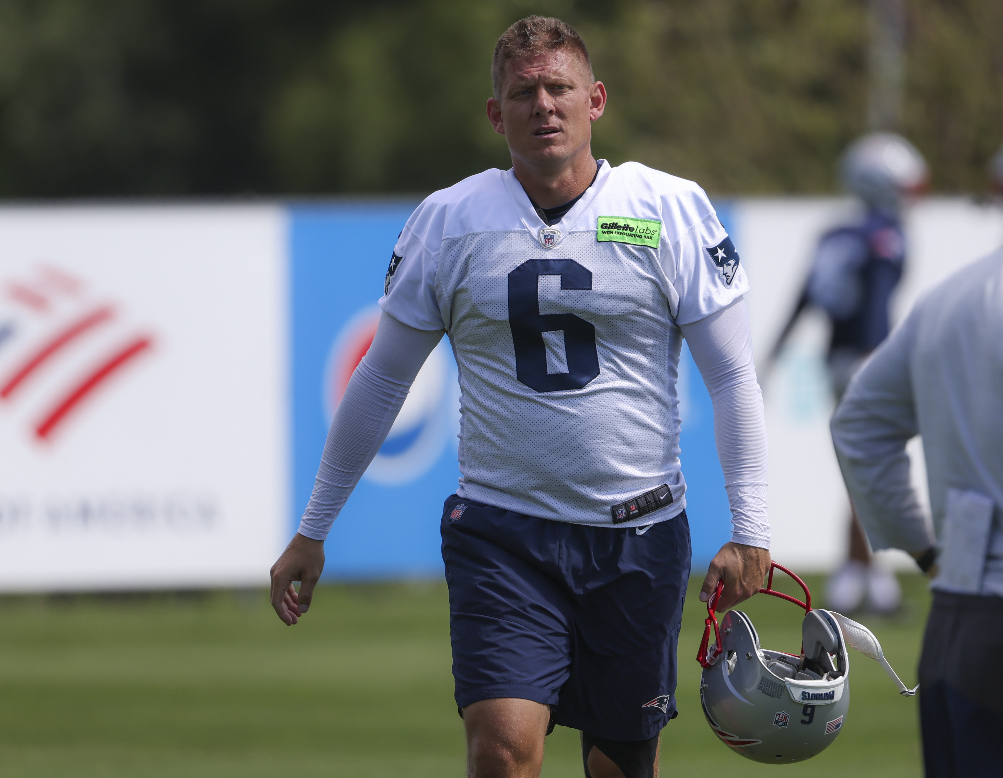 Doink! Upright denies New England Patriots kicker Nick Folk's 56-yard field  goal try to give Pats a late lead