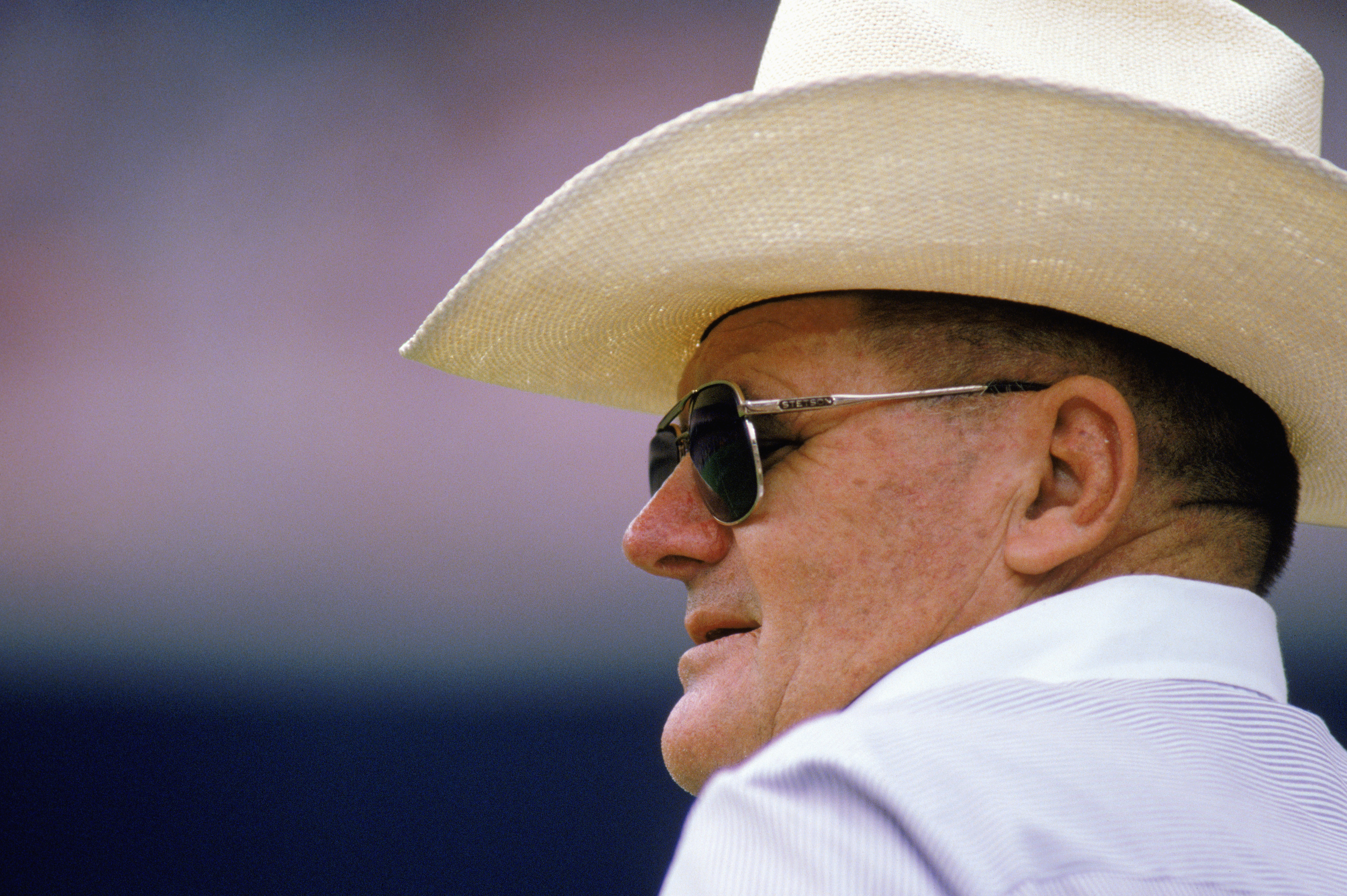 Former Houston Oilers coach Bum Phillips is being added to the franchise's ring of honor this weekend.