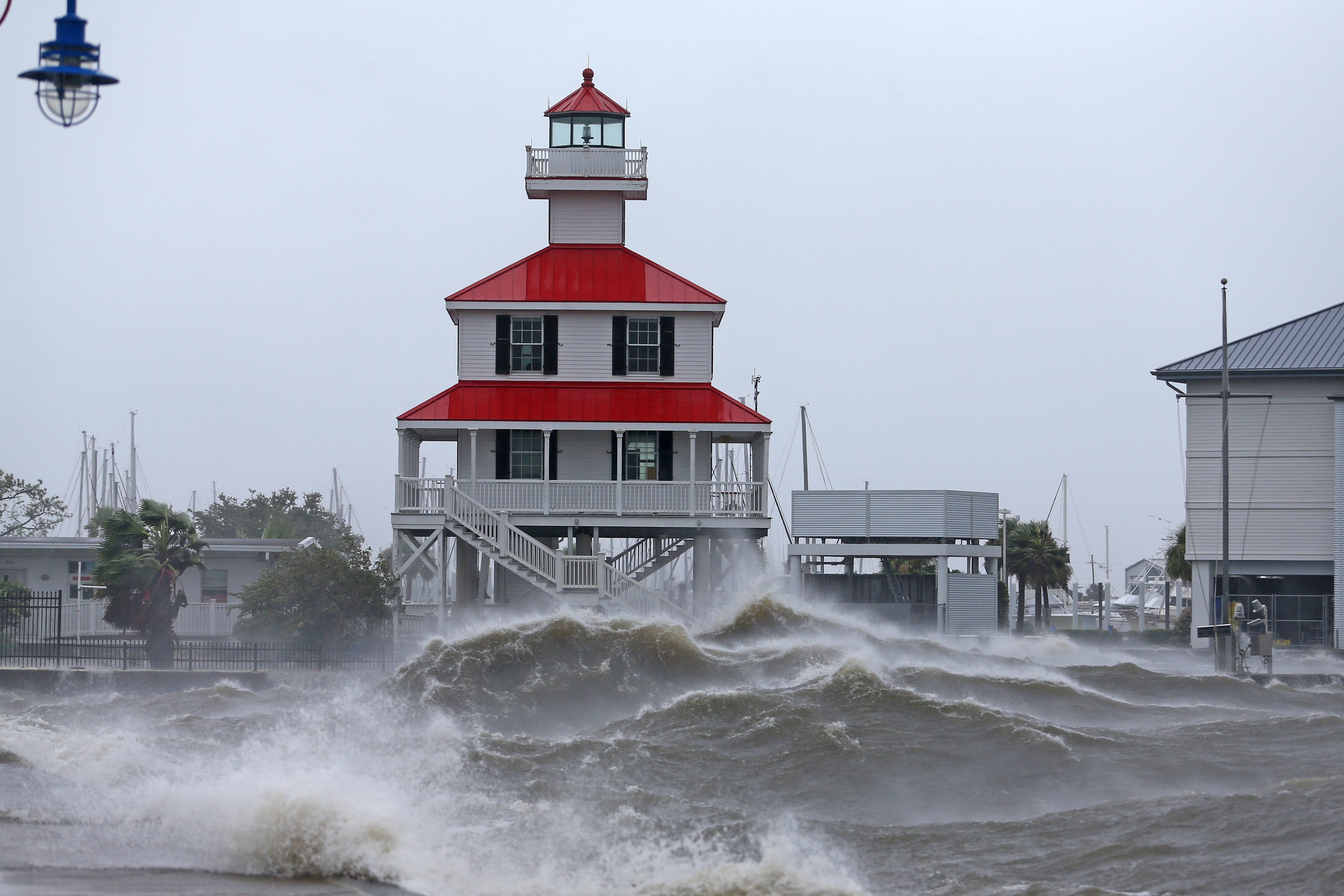 dobbelt Gods Scully Wind, storm surge from Hurricane Ida lash Louisiana, knocks out power in  New Orleans - The Boston Globe