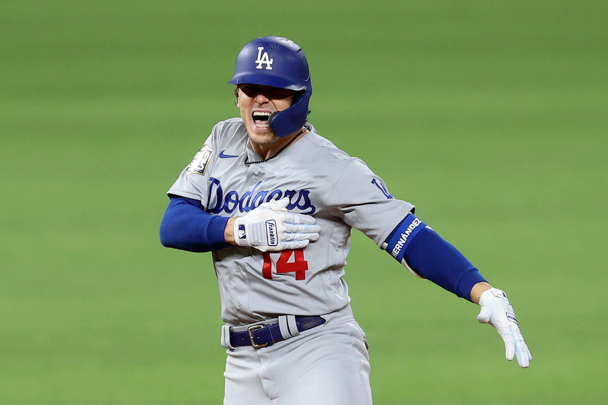 Enrique Hernandez signs with Red Sox, could start at 2B