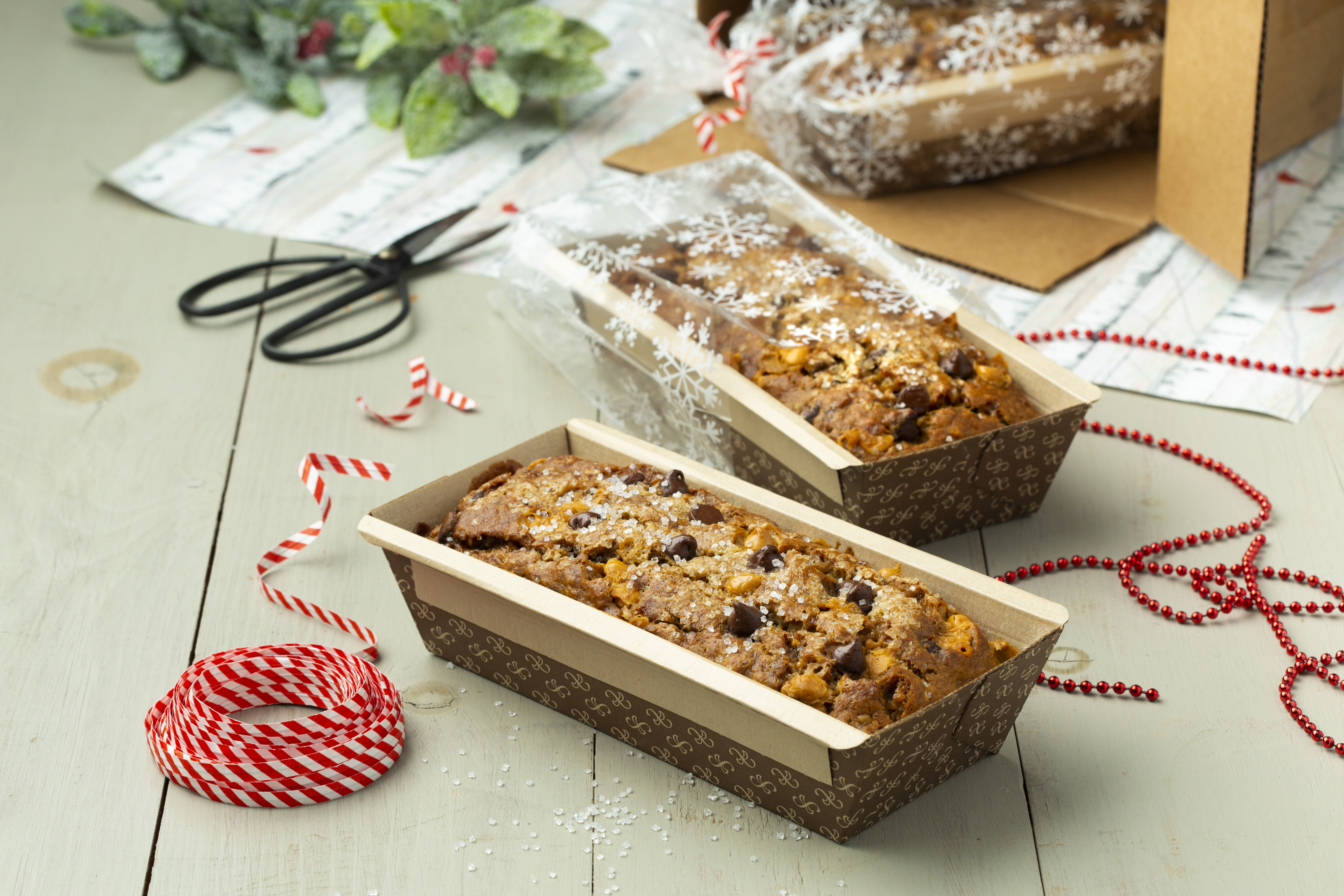 Banana-chocolate chip toffee bread