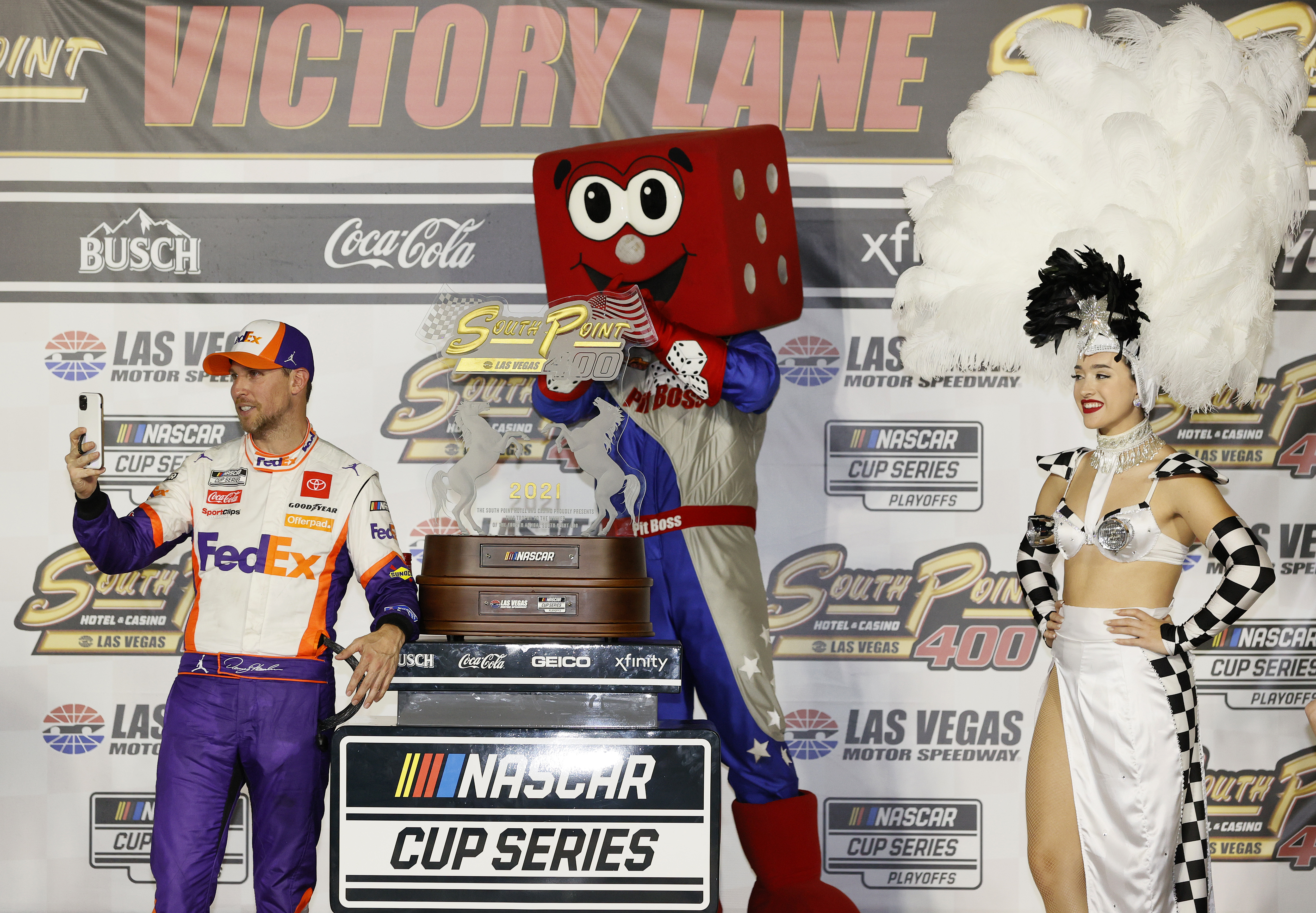 Denny Hamlin rides hot streak in Las Vegas, holds off Chase Elliott to win  NASCAR playoff race - The Boston Globe