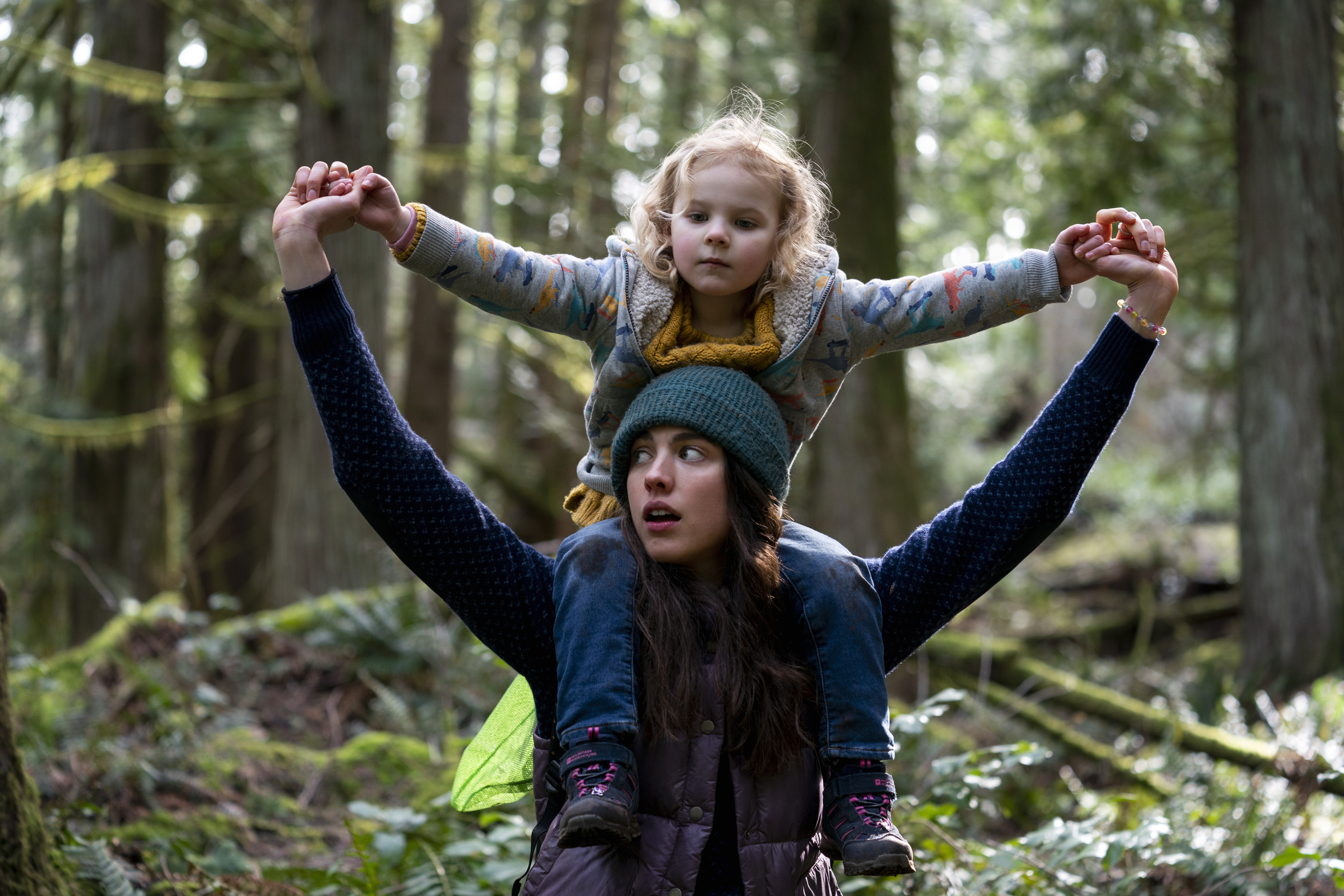 Margaret Qualley and Rylea Nevaeh Whittet in the Netflix series "Maid."