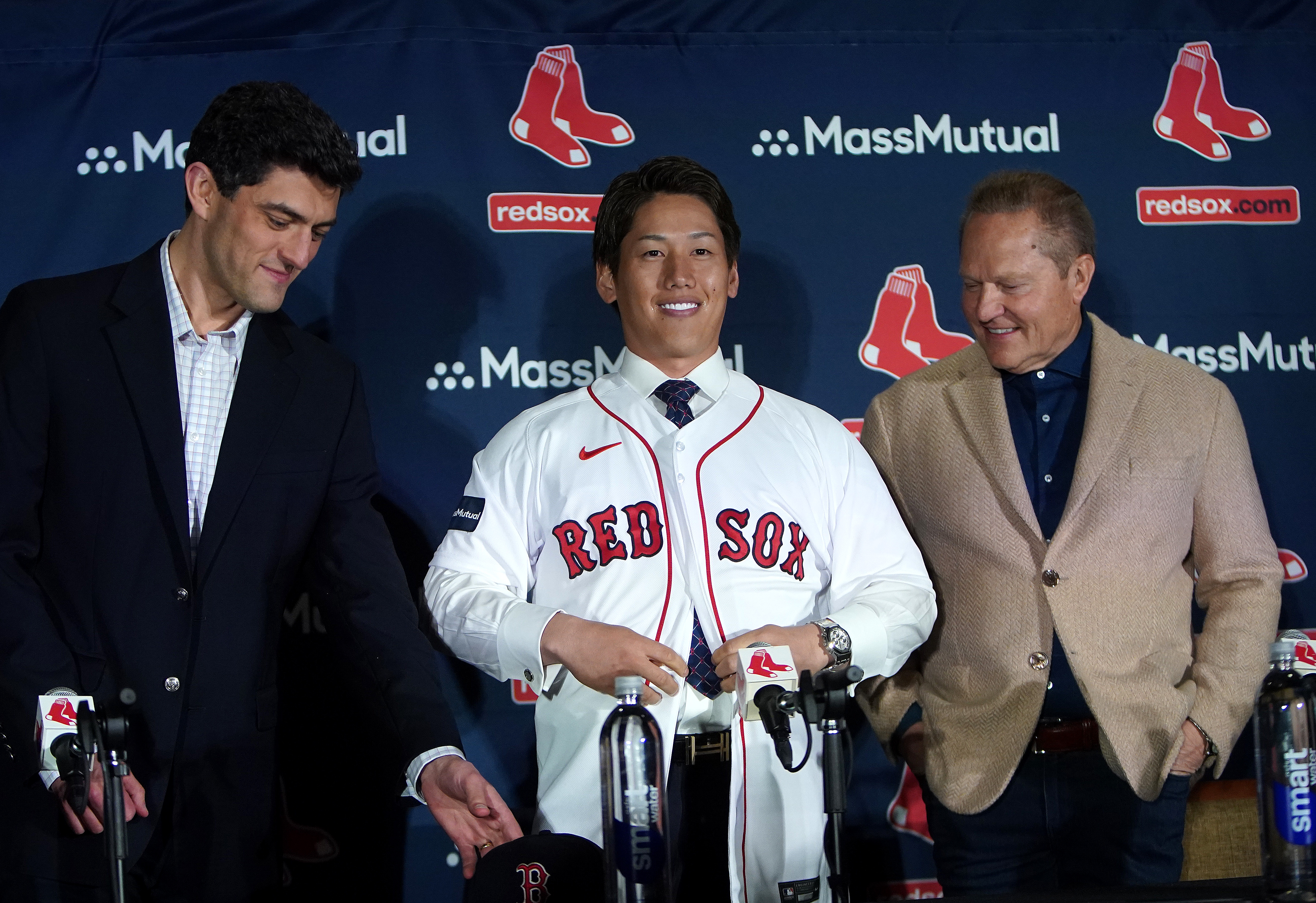 Masataka Yoshida returns to Red Sox camp as a champion after turning heads  at World Baseball Classic - The Boston Globe