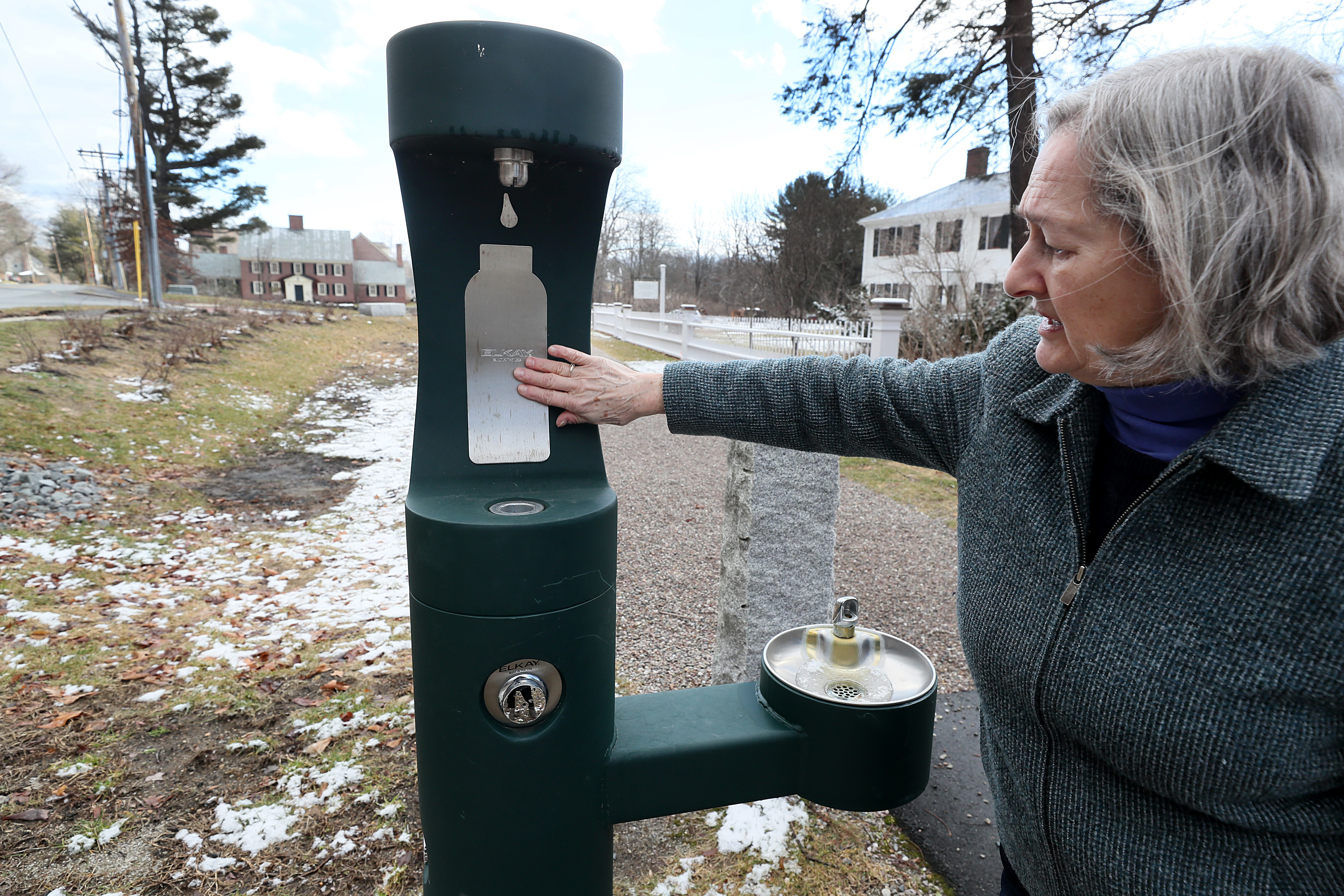 Community residents outraged over '40 Ounce' water bottle packaging: 'It's  offensive